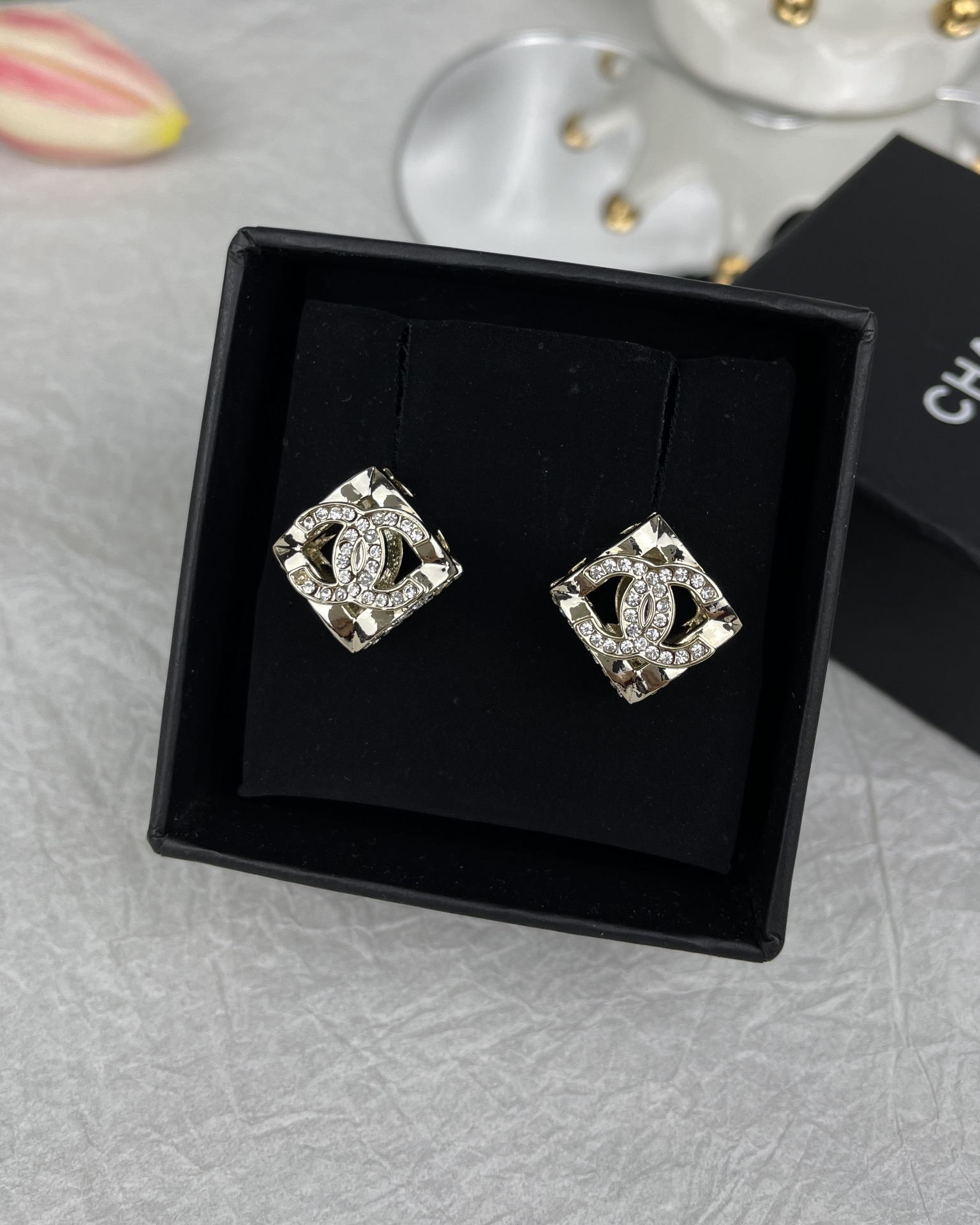 Chanel cube double C full of diamond earrings