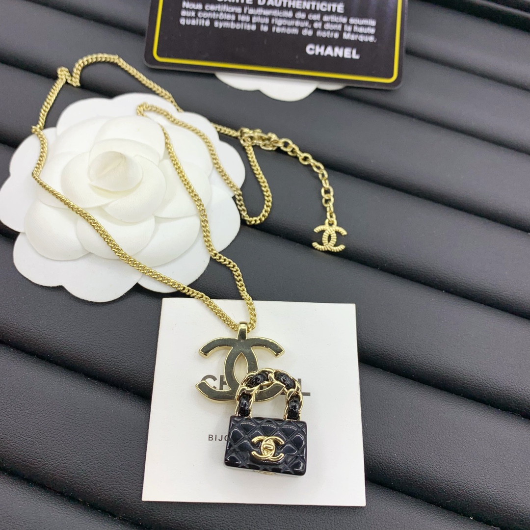 Chanel bag necklace