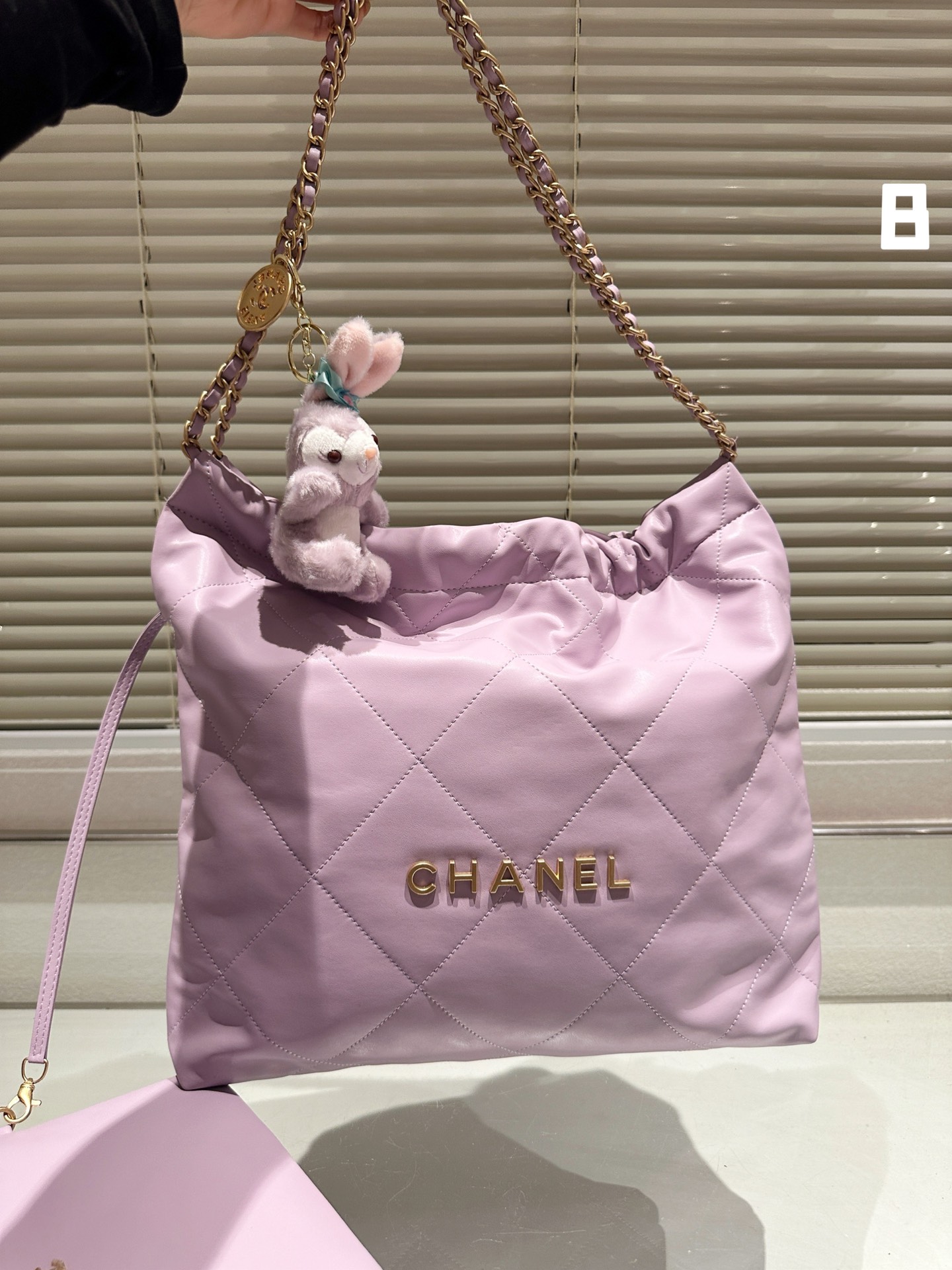 CHANEL 22BA comes with Star Dew pendant women’s garbage bag