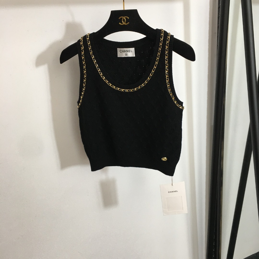 Chanel new hardware chain decorated round neck knitted vest