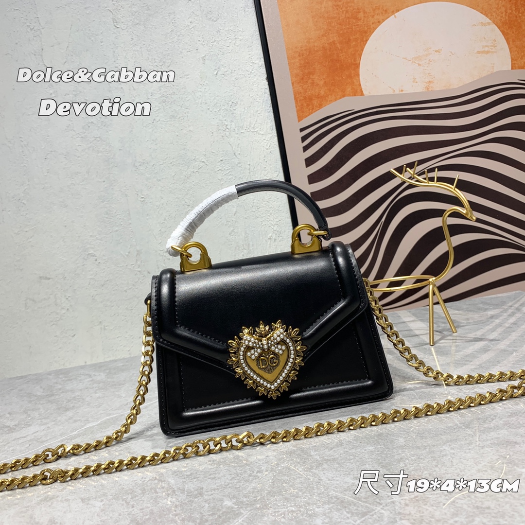 Dolce & Gabbana DG Amore Baroque style handbag 19cm