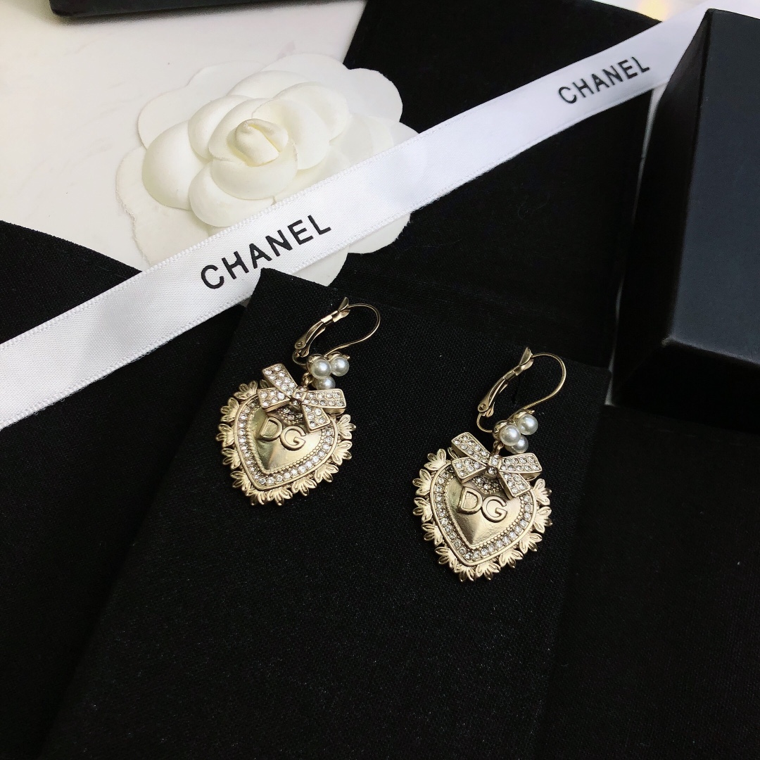 DG Dolce & Gabbana heart shape earrings