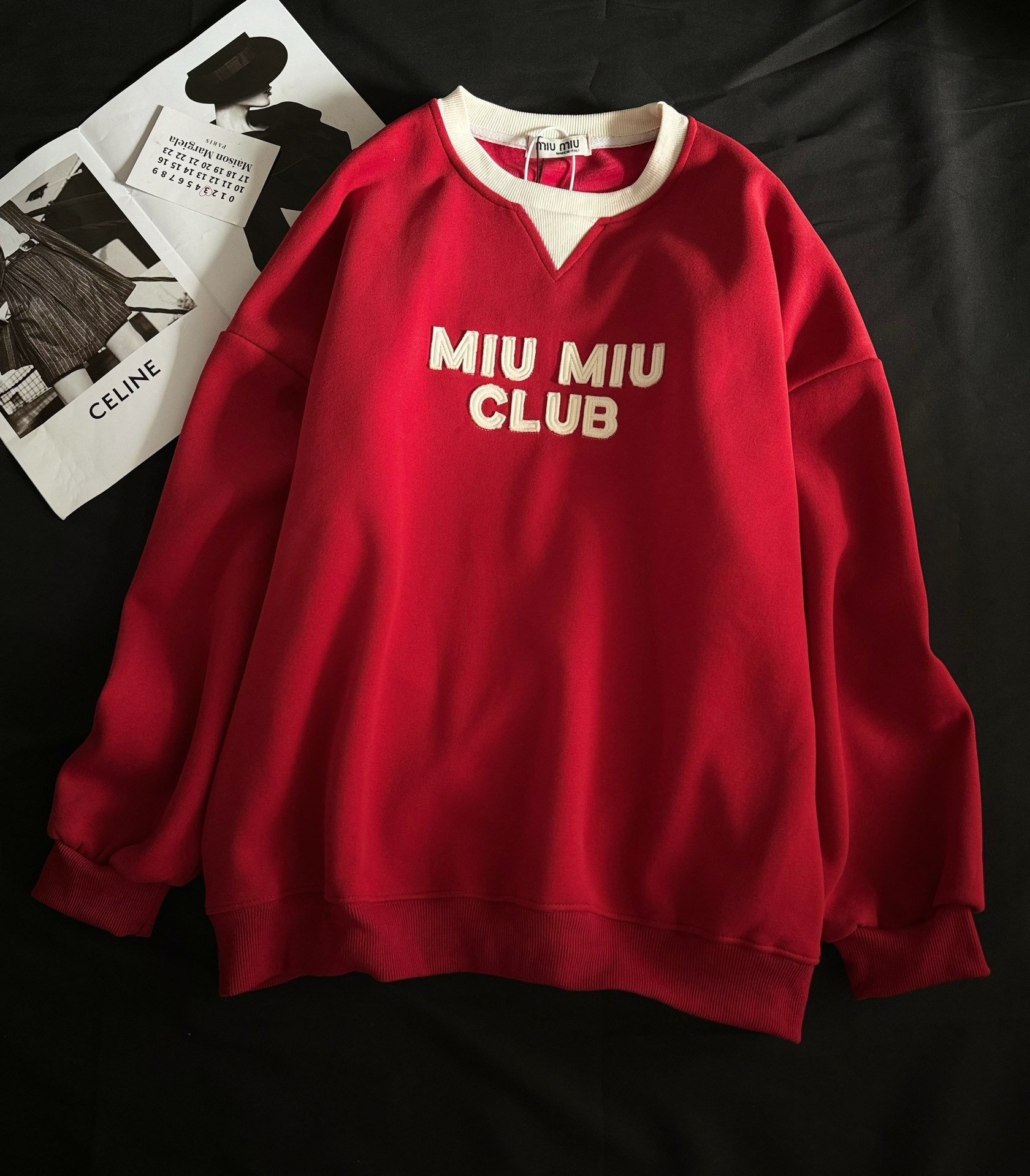 Miu Miu 23SS retro red patch logo contrasting round neck velvet sweatshirt