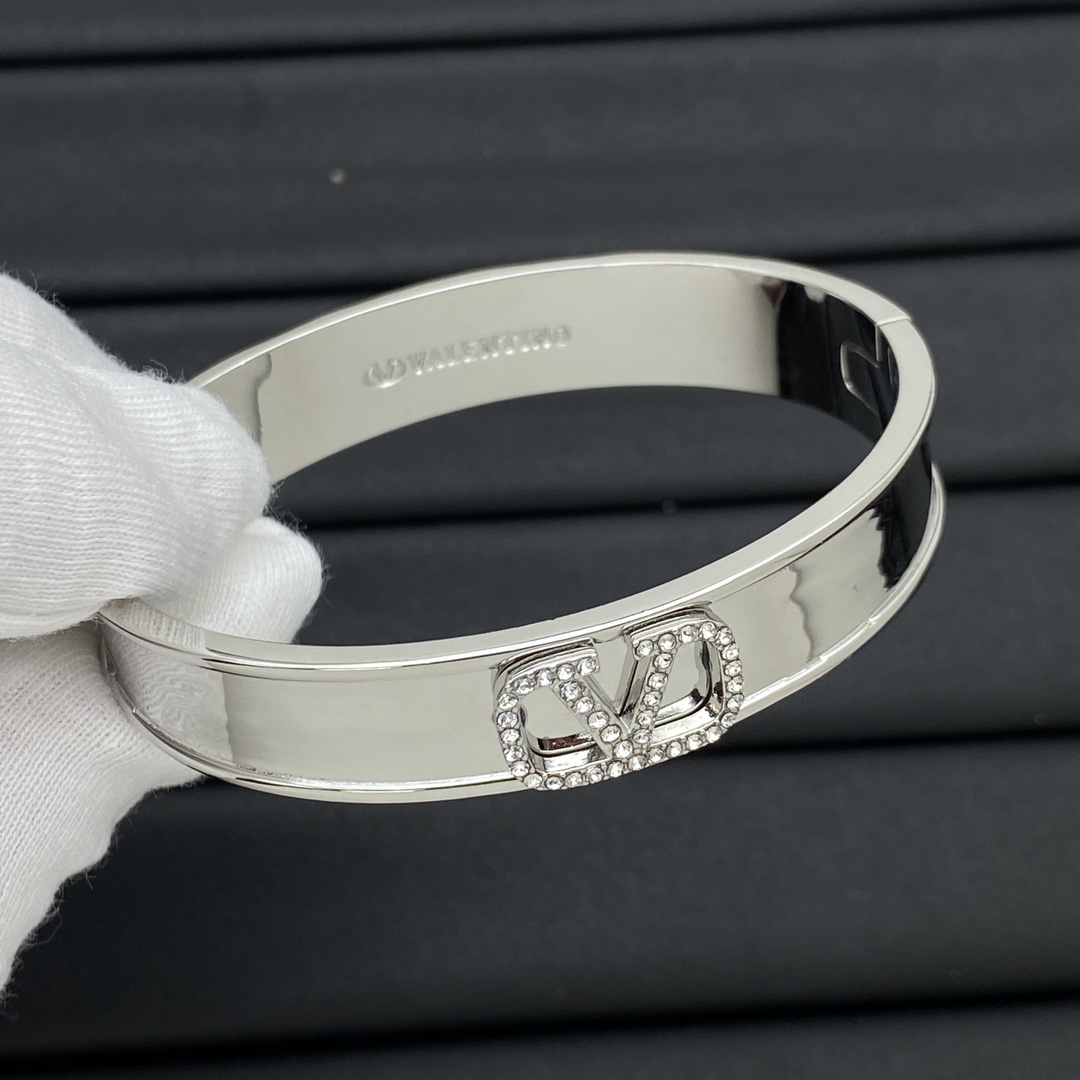 Valentino new simple bracelet