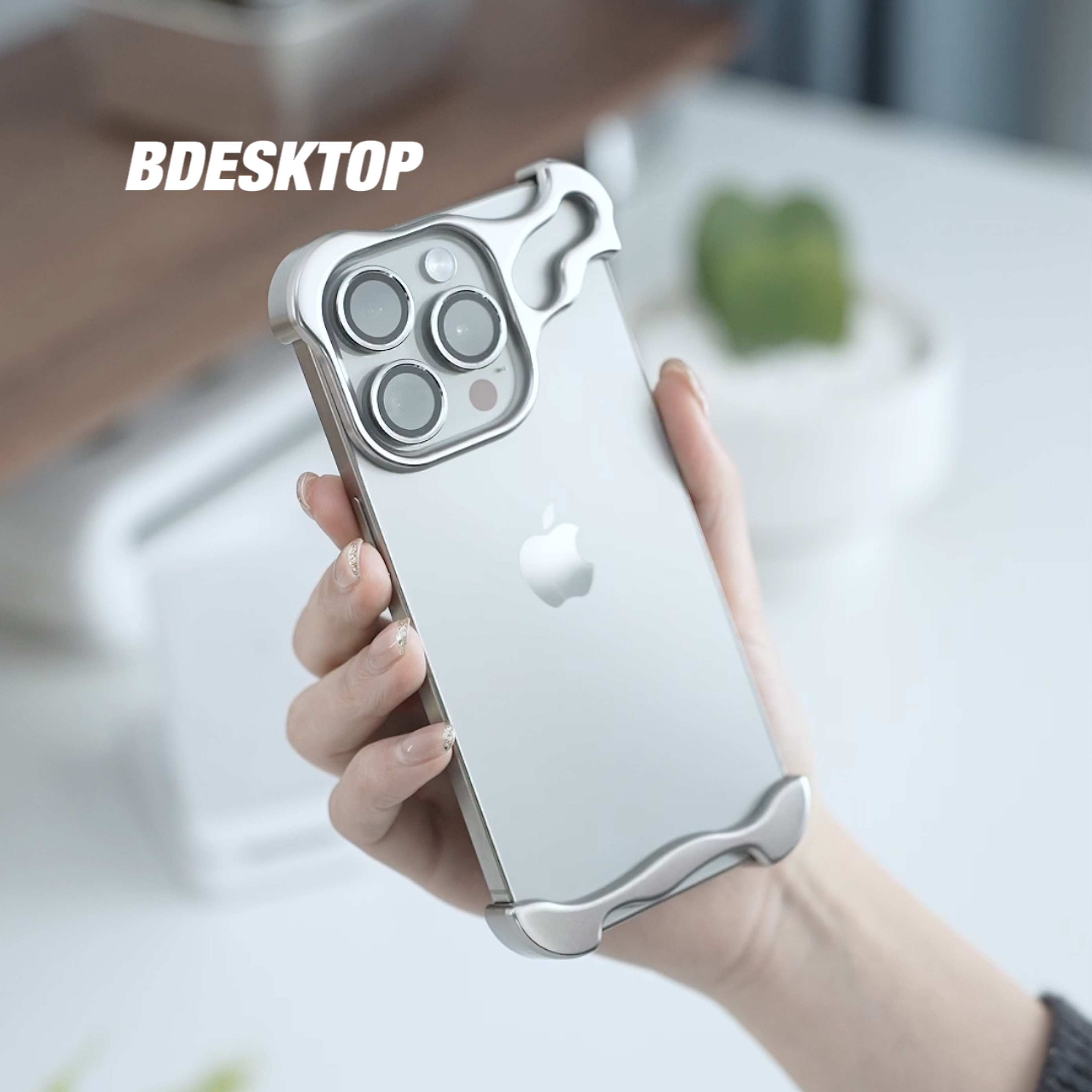  Bdesktop Design Shop｜Alien-shaped zinc alloy protective case for iPhone, providing a metallic bare machine feel