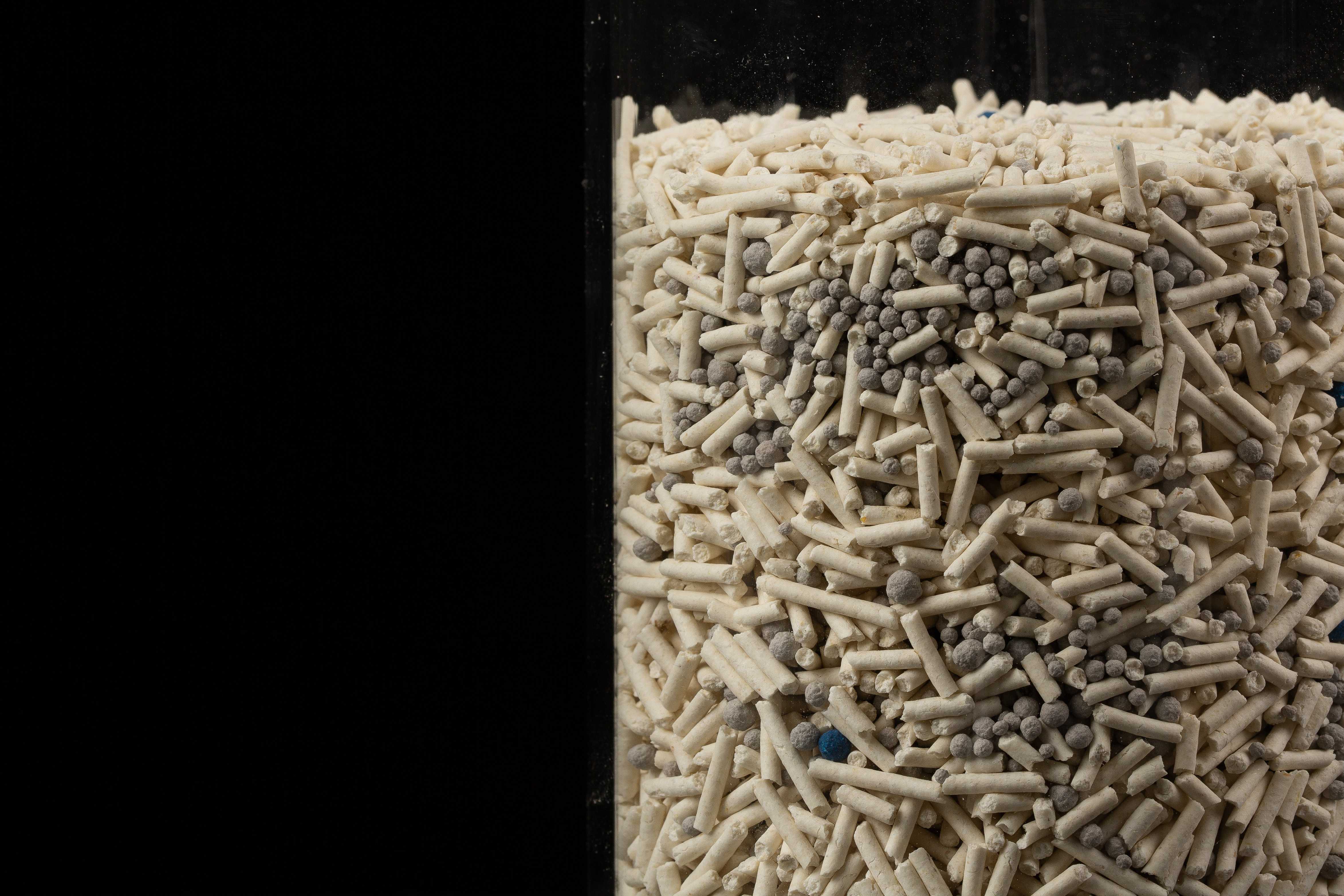 Bentonite and Tofu Mix cat litter