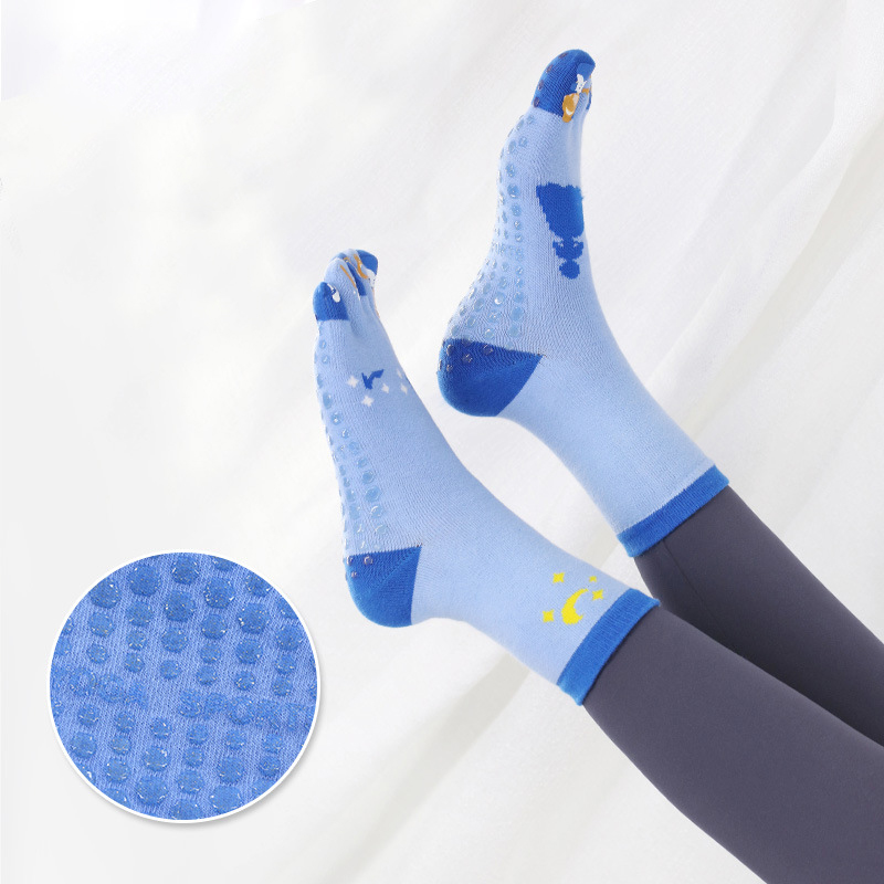 🎁Professional Anti slip - 🧦Fitness Sports Split Toe Five Finger Socks🤣