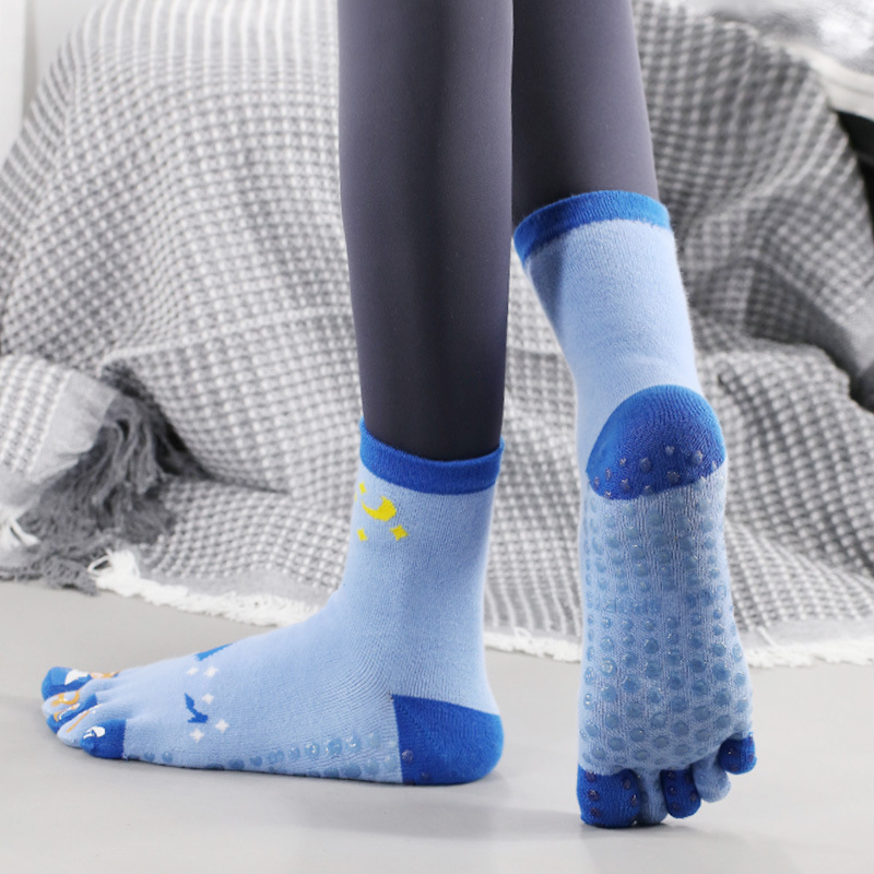 🎁Professional Anti slip - 🧦Fitness Sports Split Toe Five Finger Socks🤣