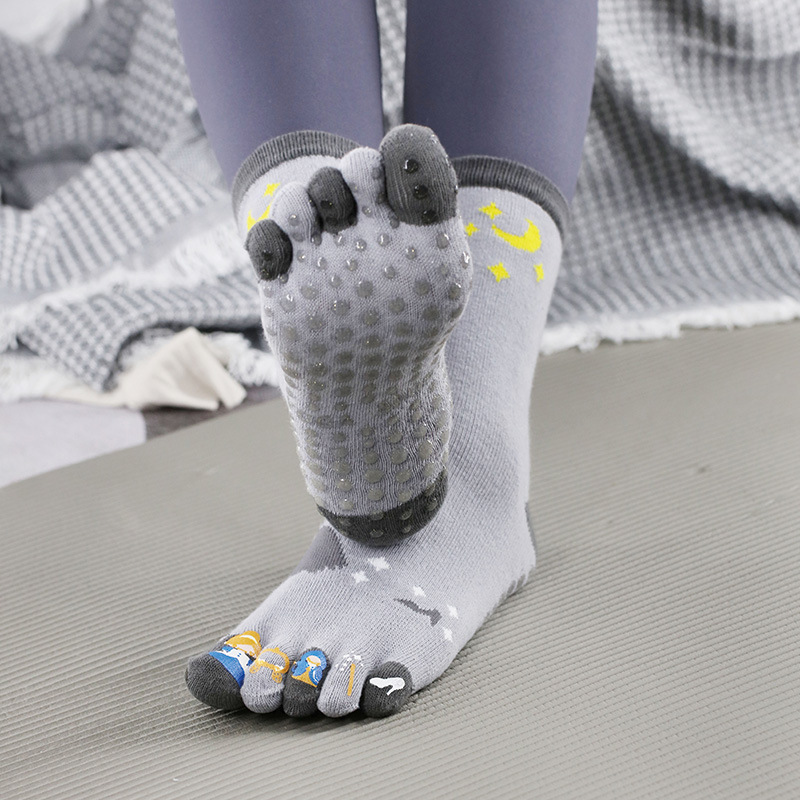 🎁Professional Anti slip - 🧦Fitness Sports Split Toe Five Finger Socks🤣
