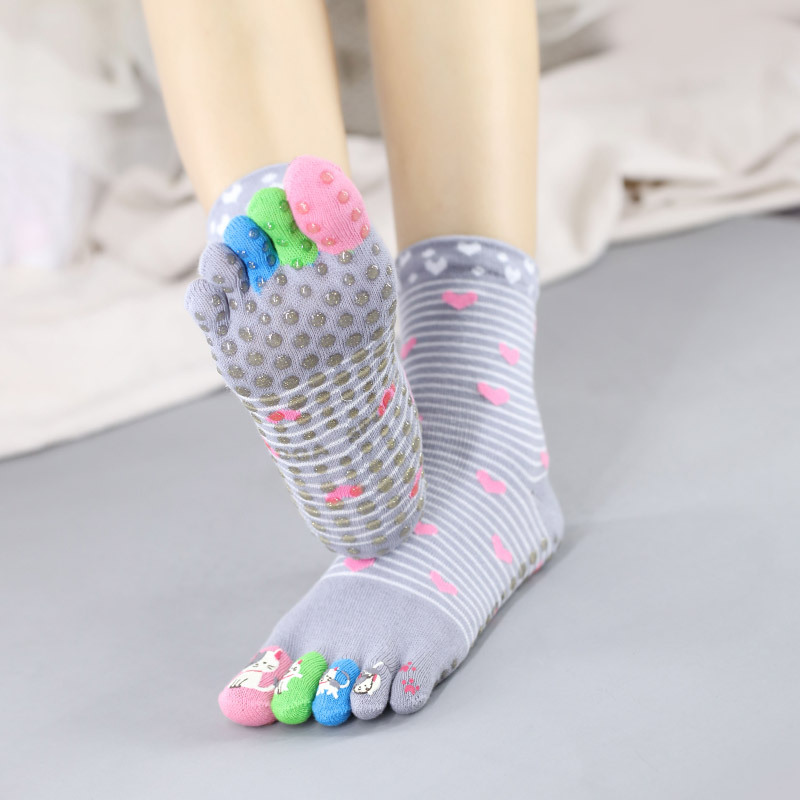🎁Professional Anti slip - 🧦Fitness Sports Split Toe Five Finger Socks🤣