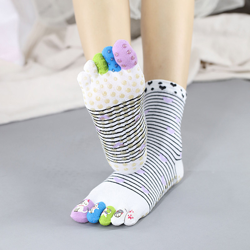 🎁Professional Anti slip - 🧦Fitness Sports Split Toe Five Finger Socks🤣