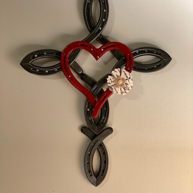 ❤️Natural Horseshoe Cross With Heart