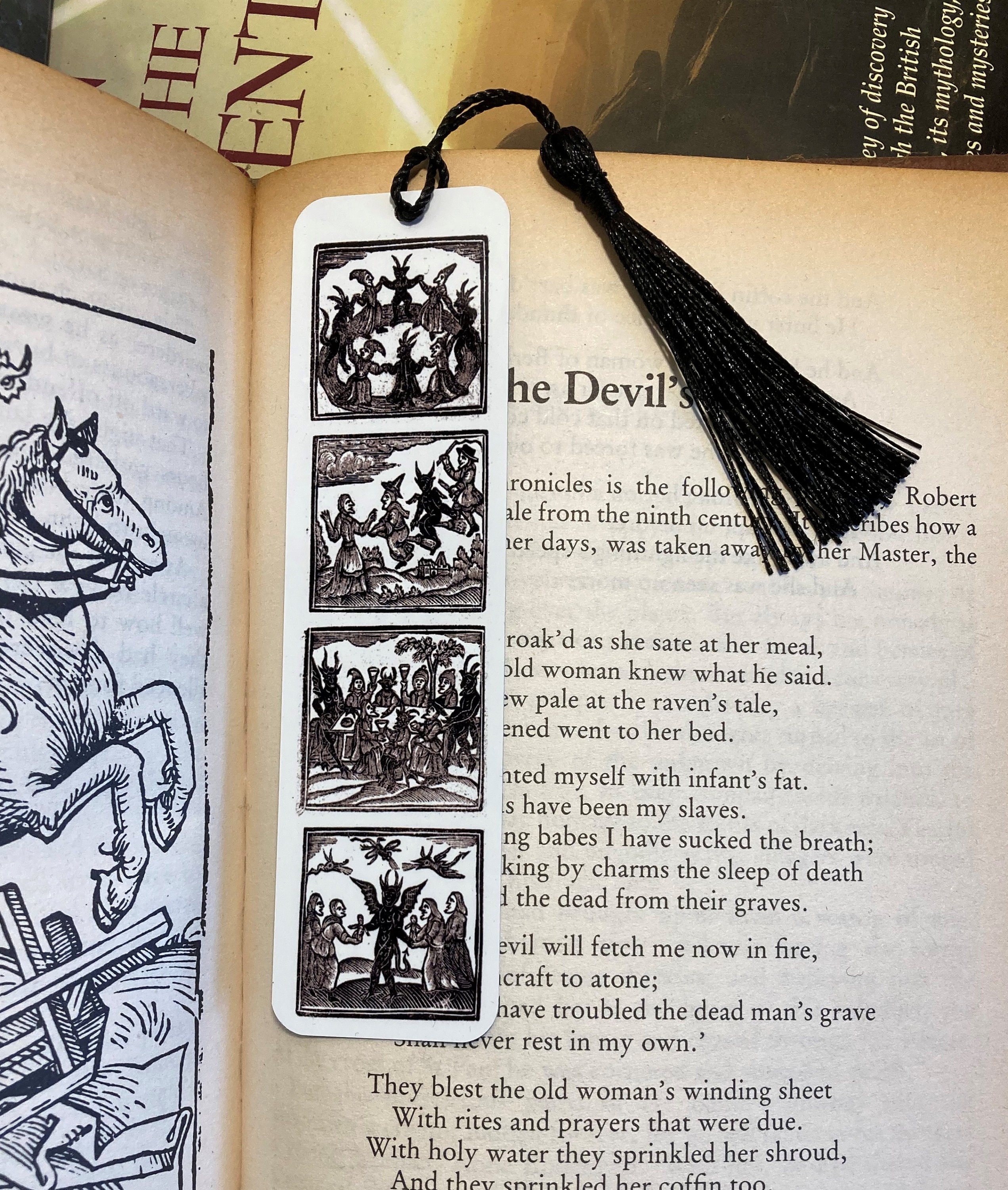 📕Medieval Book Narration Painted Pattern Metal Bookmark🤎