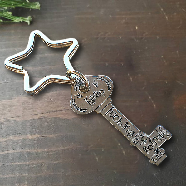 🔑Interesting Typography Satirizes And Encourages Keychains🎁