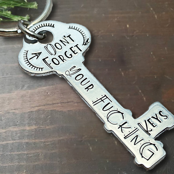 🔑Interesting Typography Satirizes And Encourages Keychains🎁