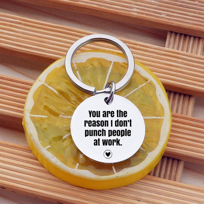 💡Fun Gift🎁 - Round Engraved Keychain🔑