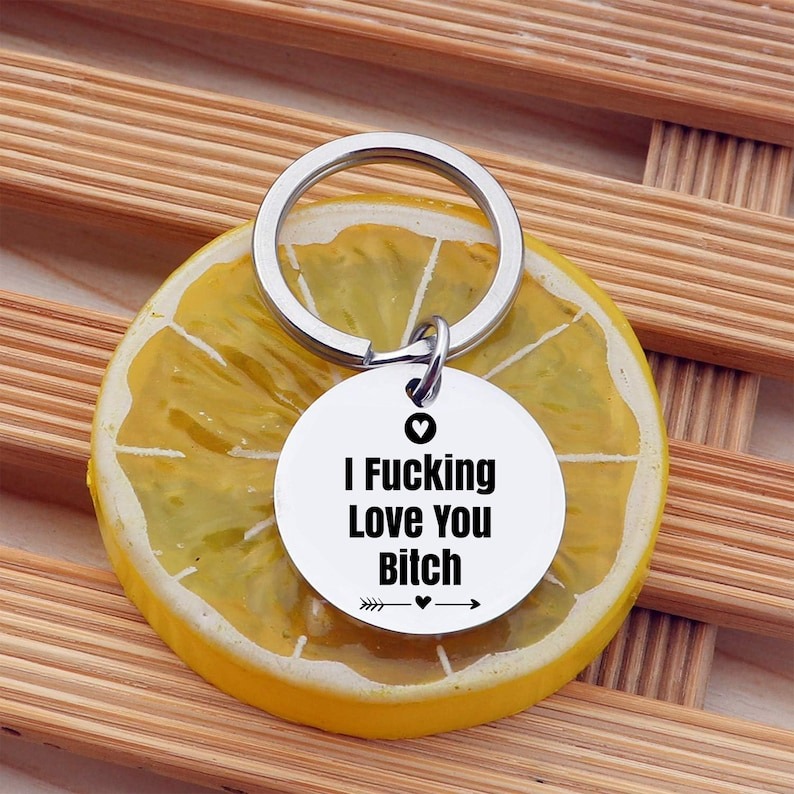 💡Fun Gift🎁 - Round Engraved Keychain🔑