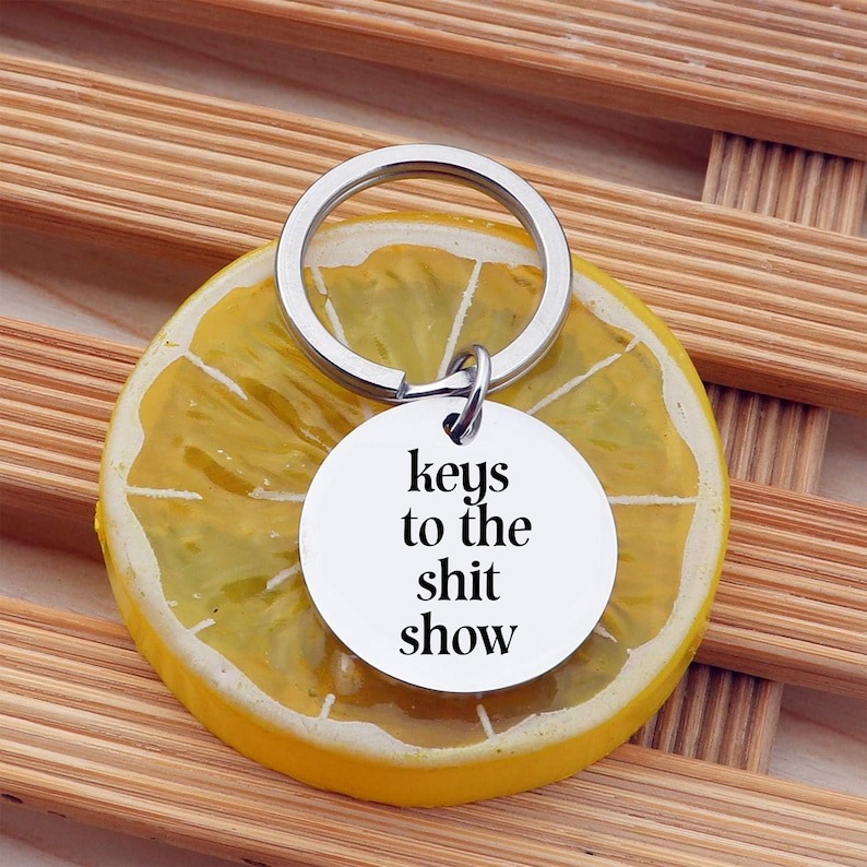 💡Fun Gift🎁 - Round Engraved Keychain🔑