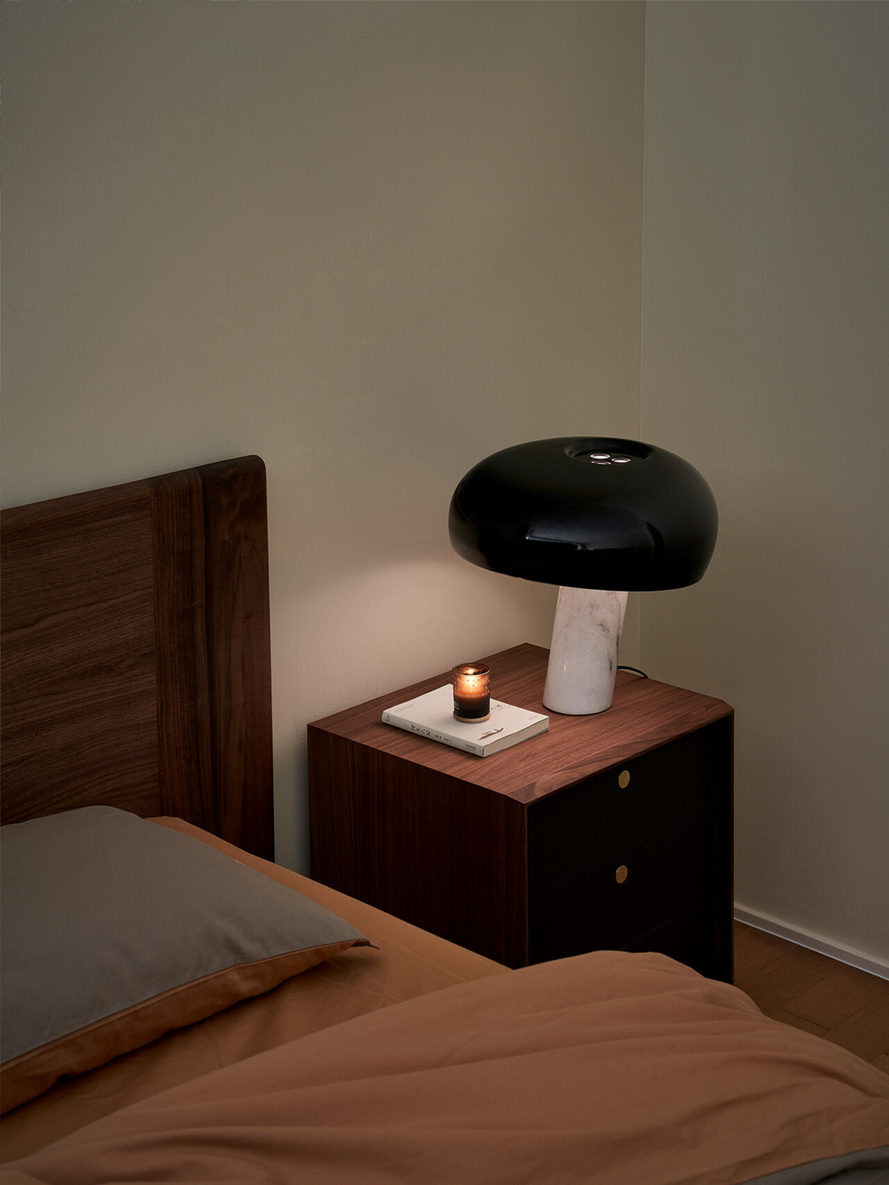 Marble Snoopy Table Lamp