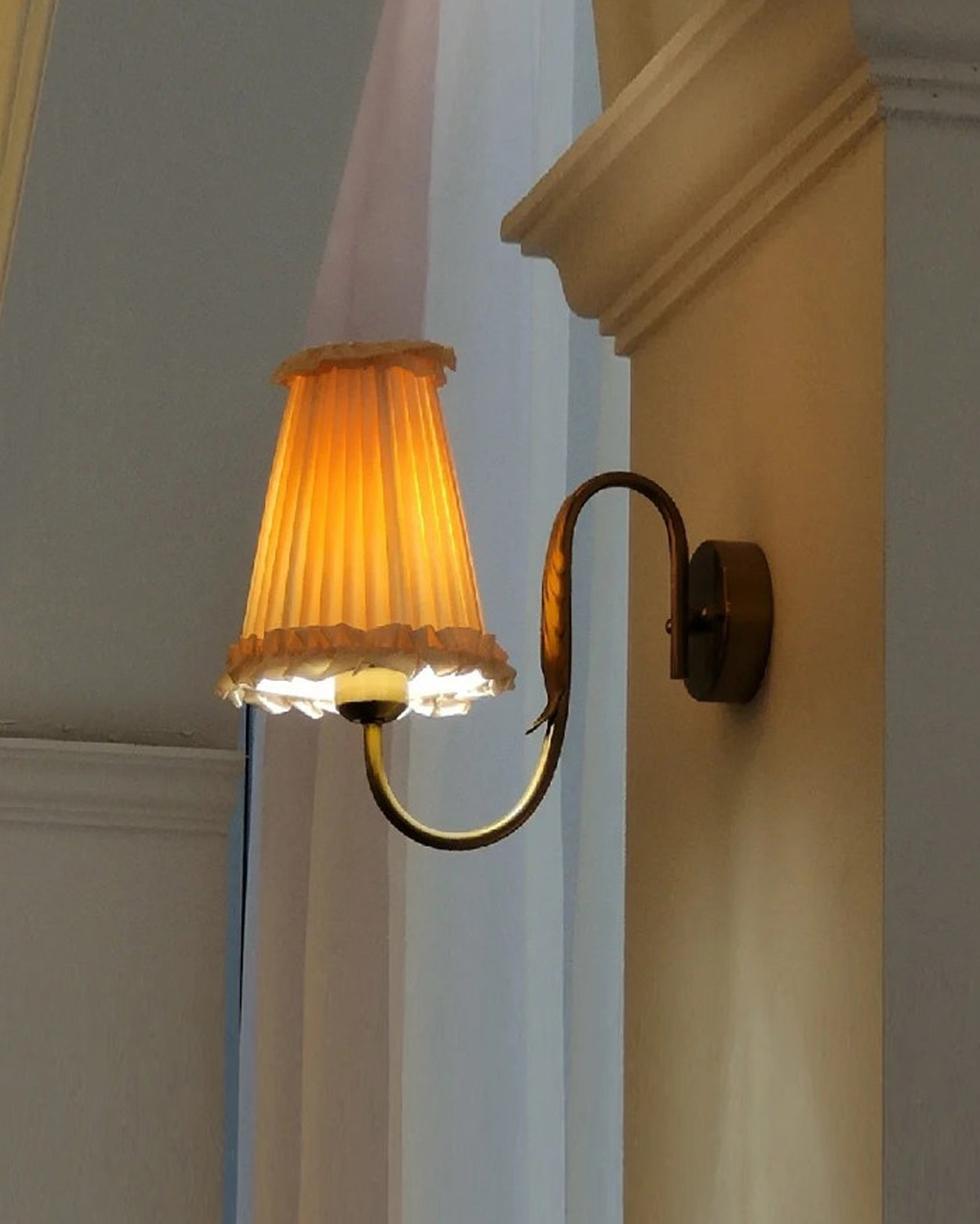 Pleated Ruffle Wall Sconce