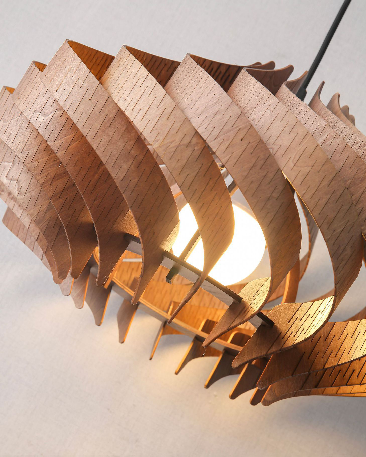 Neringa Wave Pendant Light