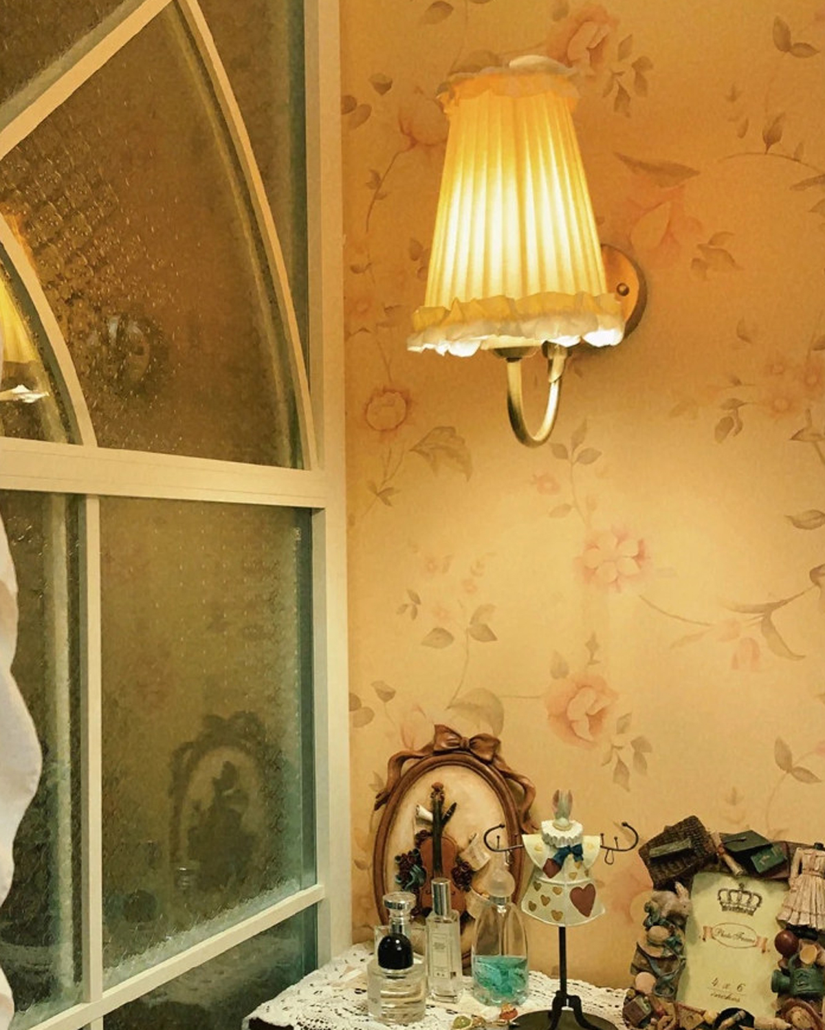 Pleated Ruffle Wall Sconce