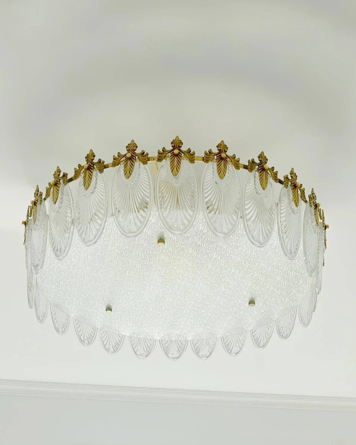 Decorative Pattern Glass Round Chandelier