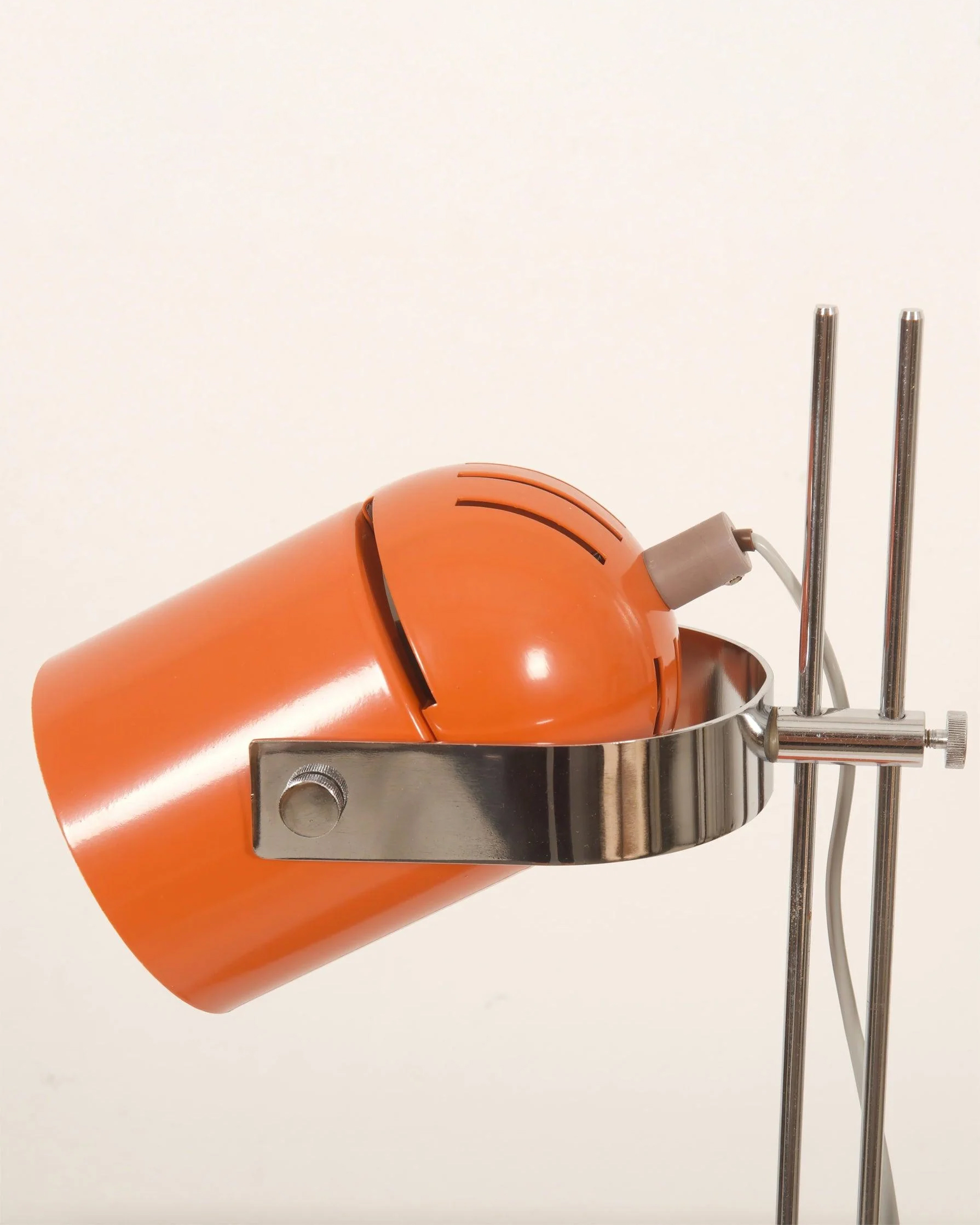 Adjusta Liftable Desk Lamp