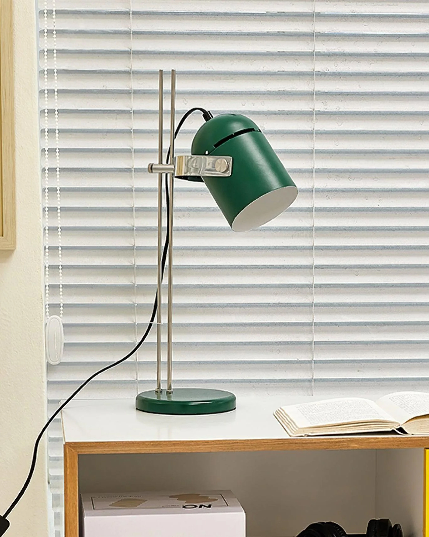 Adjusta Liftable Desk Lamp