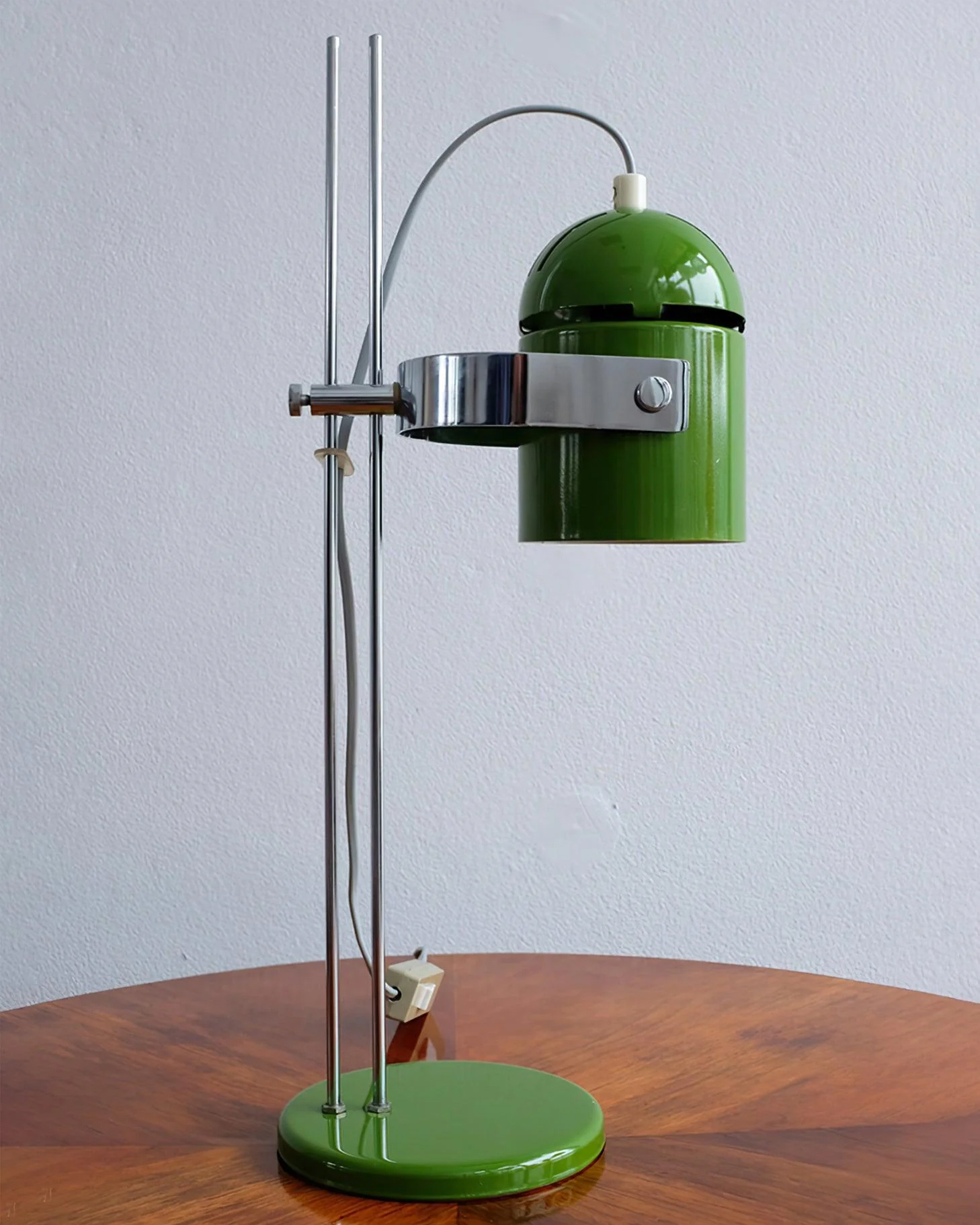 Adjusta Liftable Desk Lamp