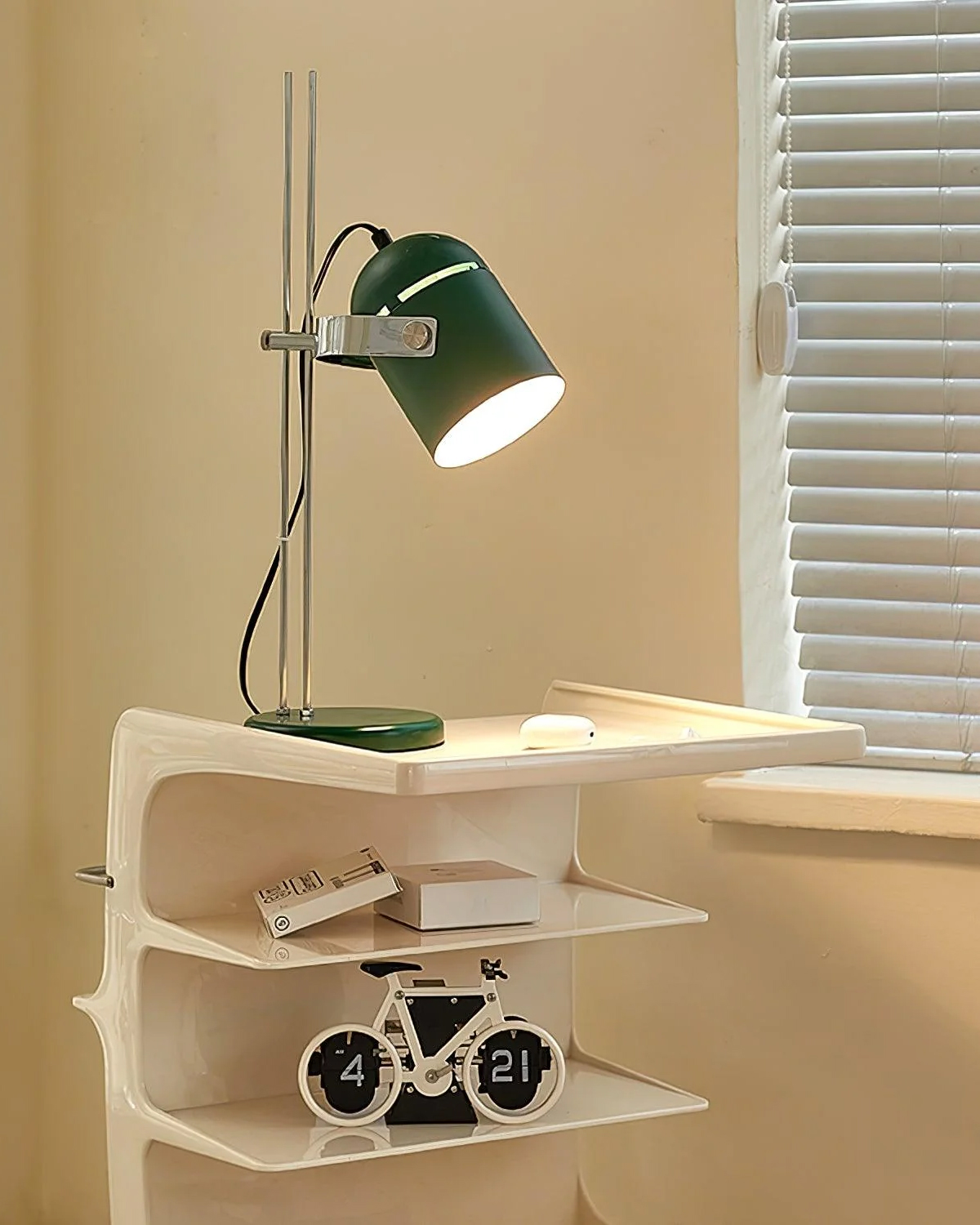 Adjusta Liftable Desk Lamp