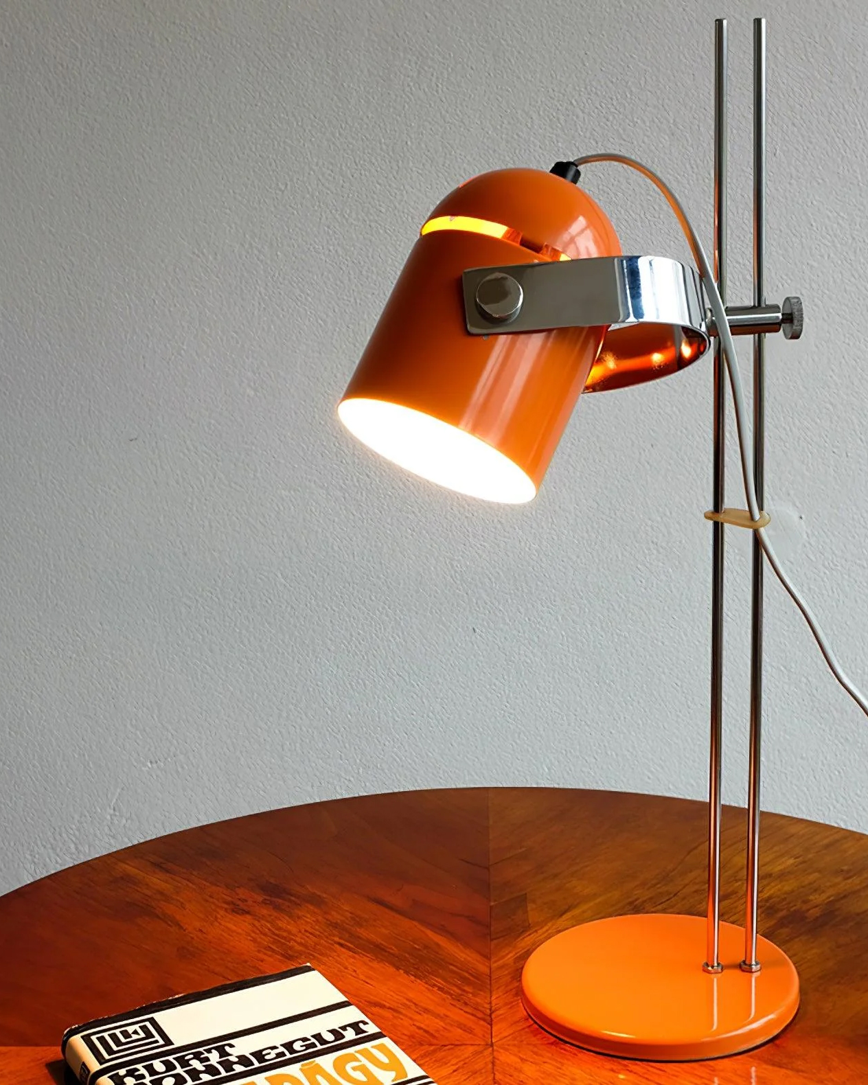 Adjusta Liftable Desk Lamp