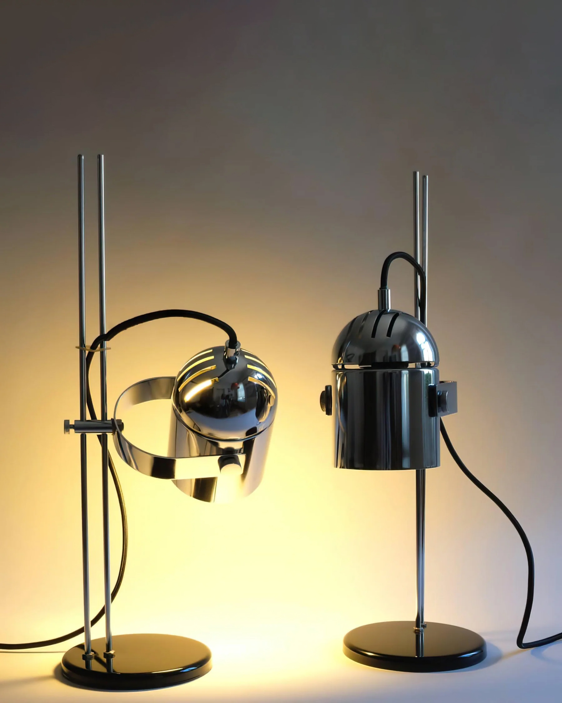 Adjusta Liftable Desk Lamp