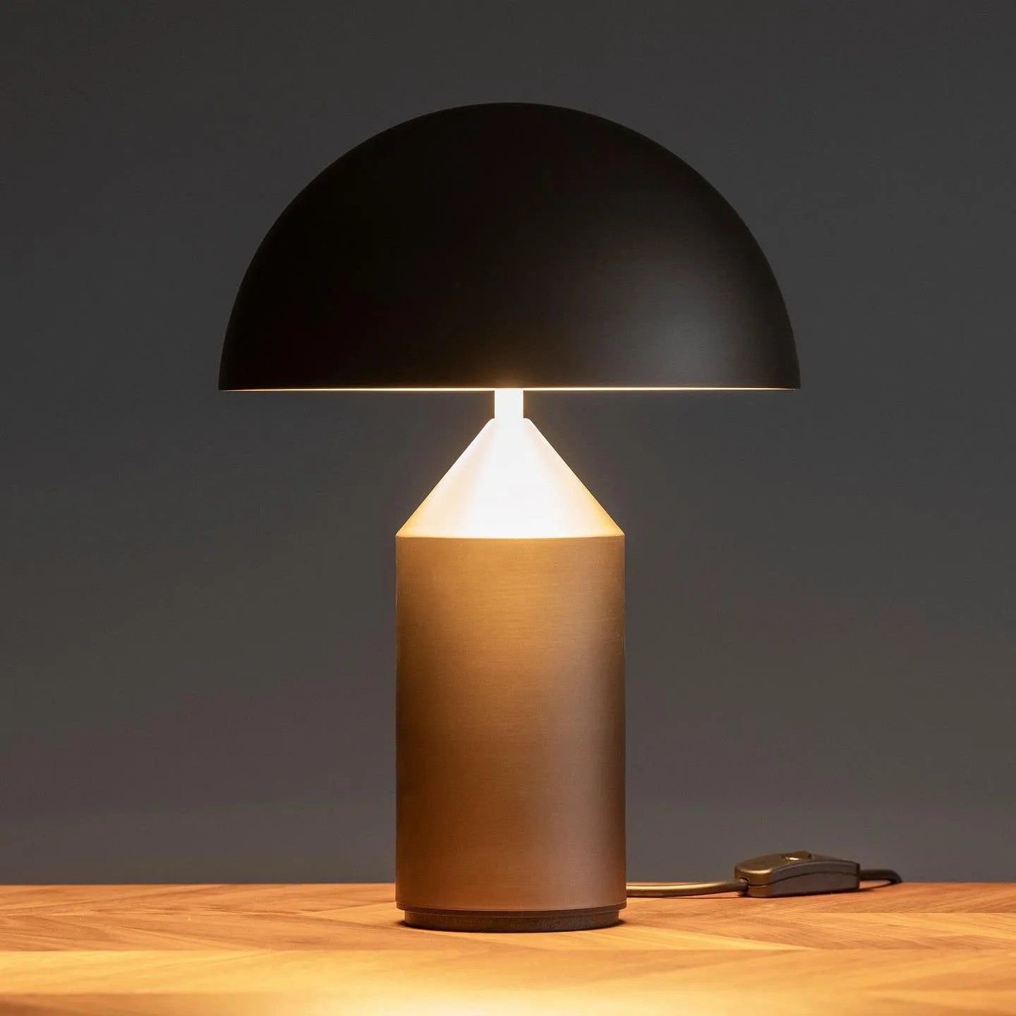 Atollo Metal Table Lamp-elegalight