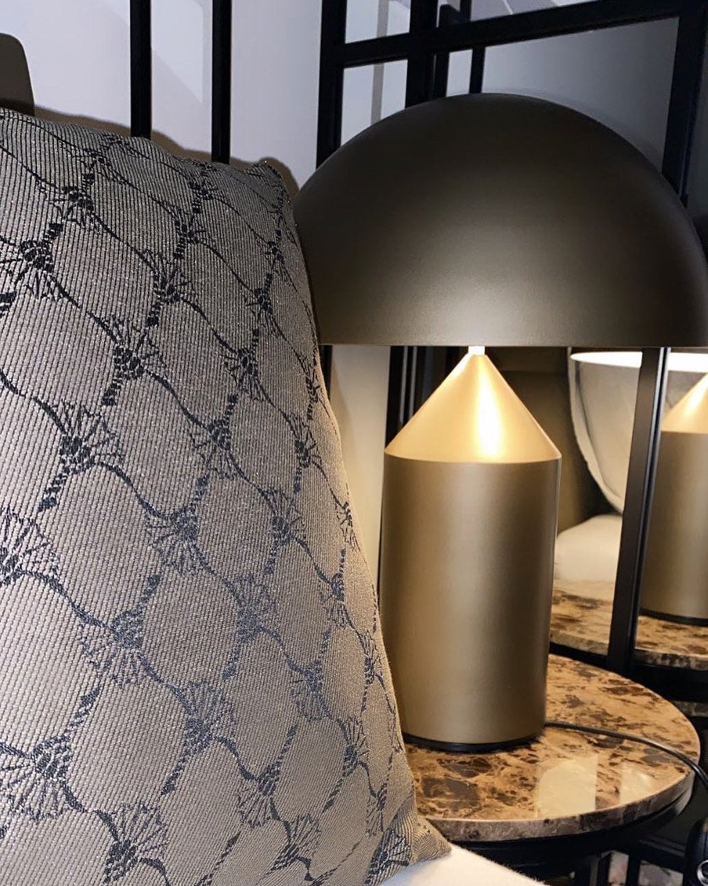 Atollo Metal Table Lamp-elegalight