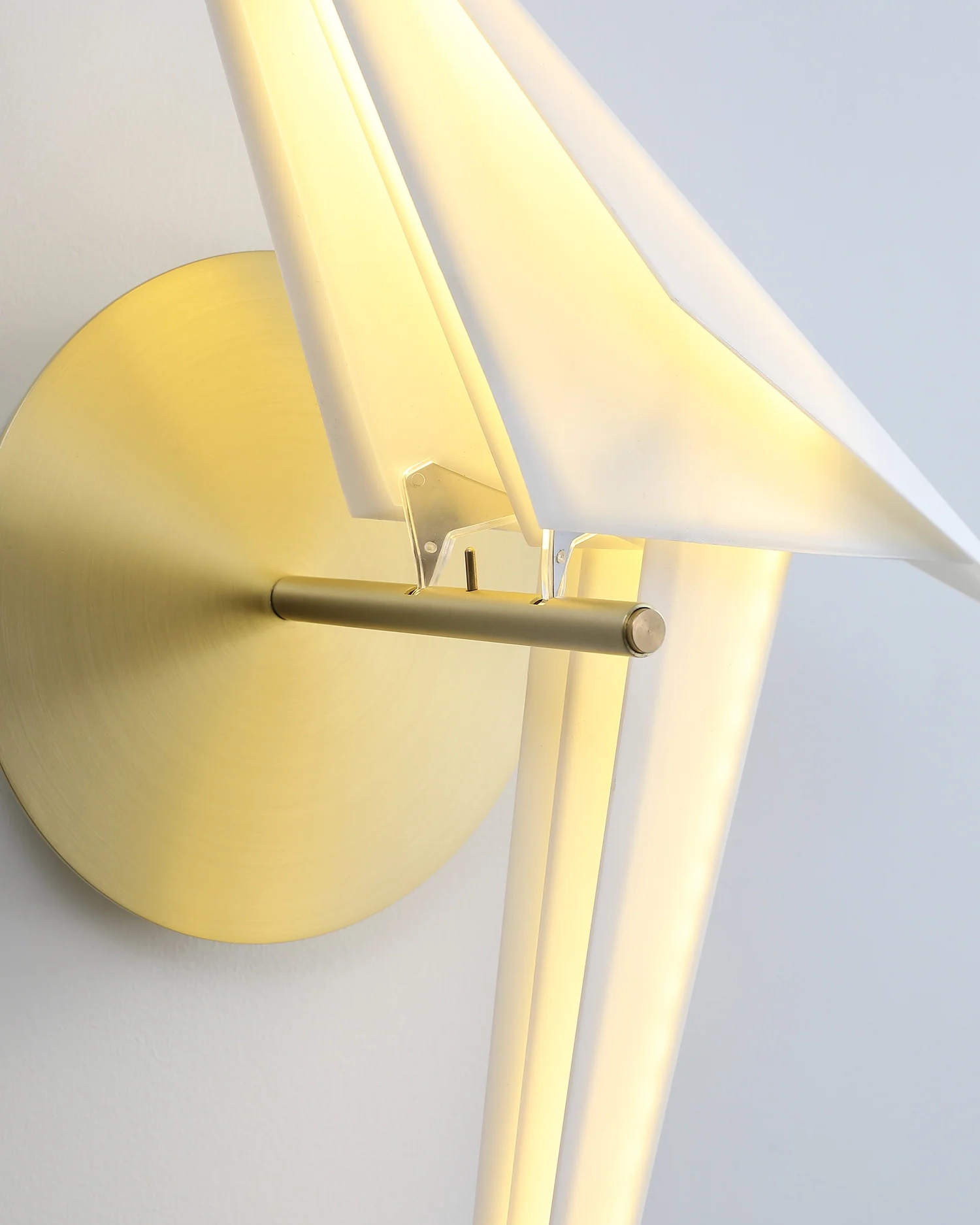 Avian Serenity Wall Lamp