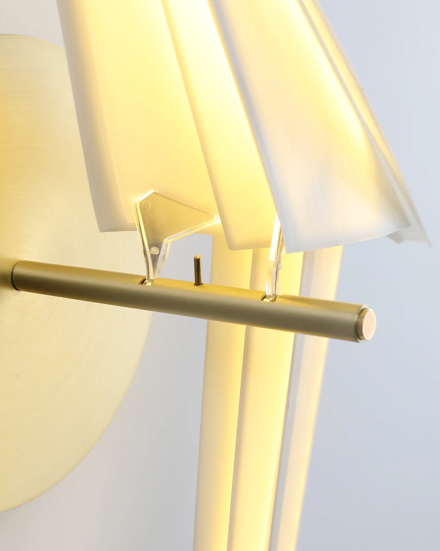 Avian Serenity Wall Lamp