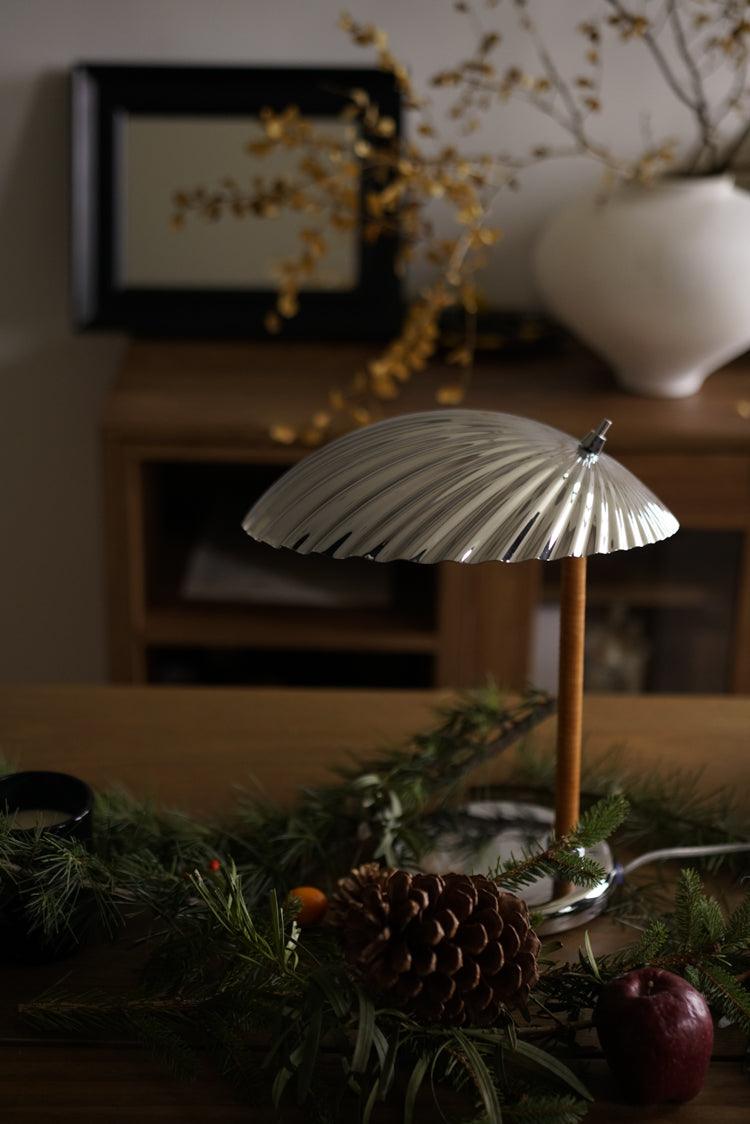 Brass Shell Table Lamp-elegalight