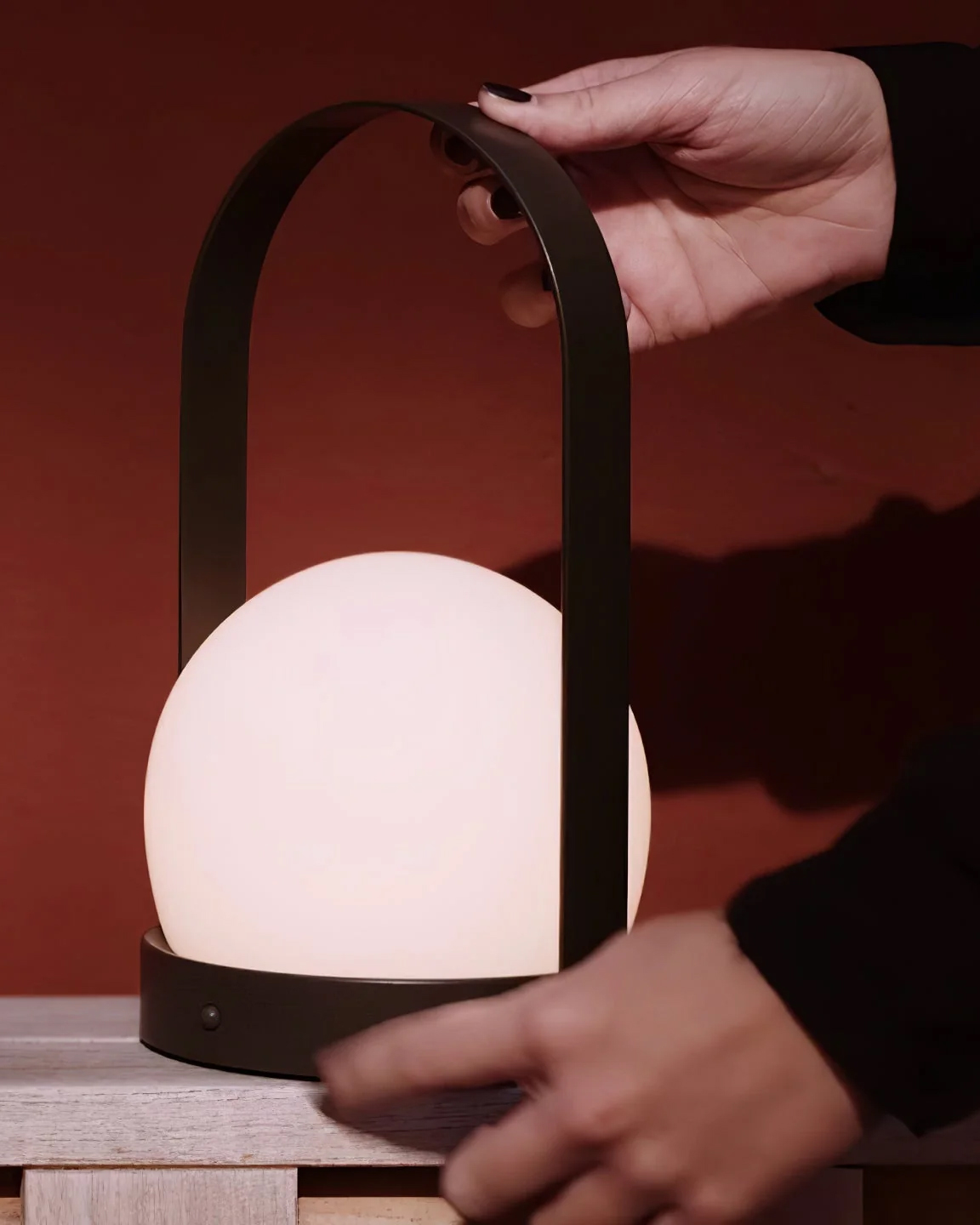 Carrie Built-in Battery Table Lamp