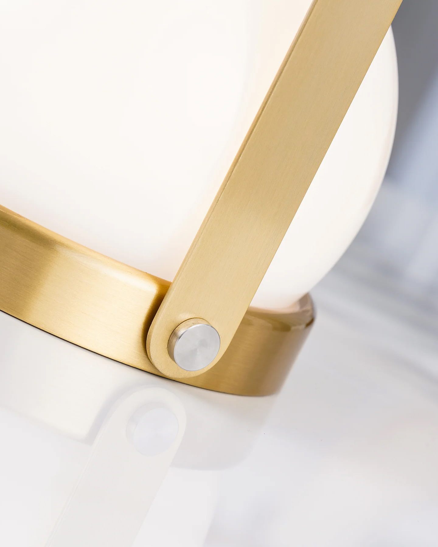 Carrie Built-in Battery Table Lamp