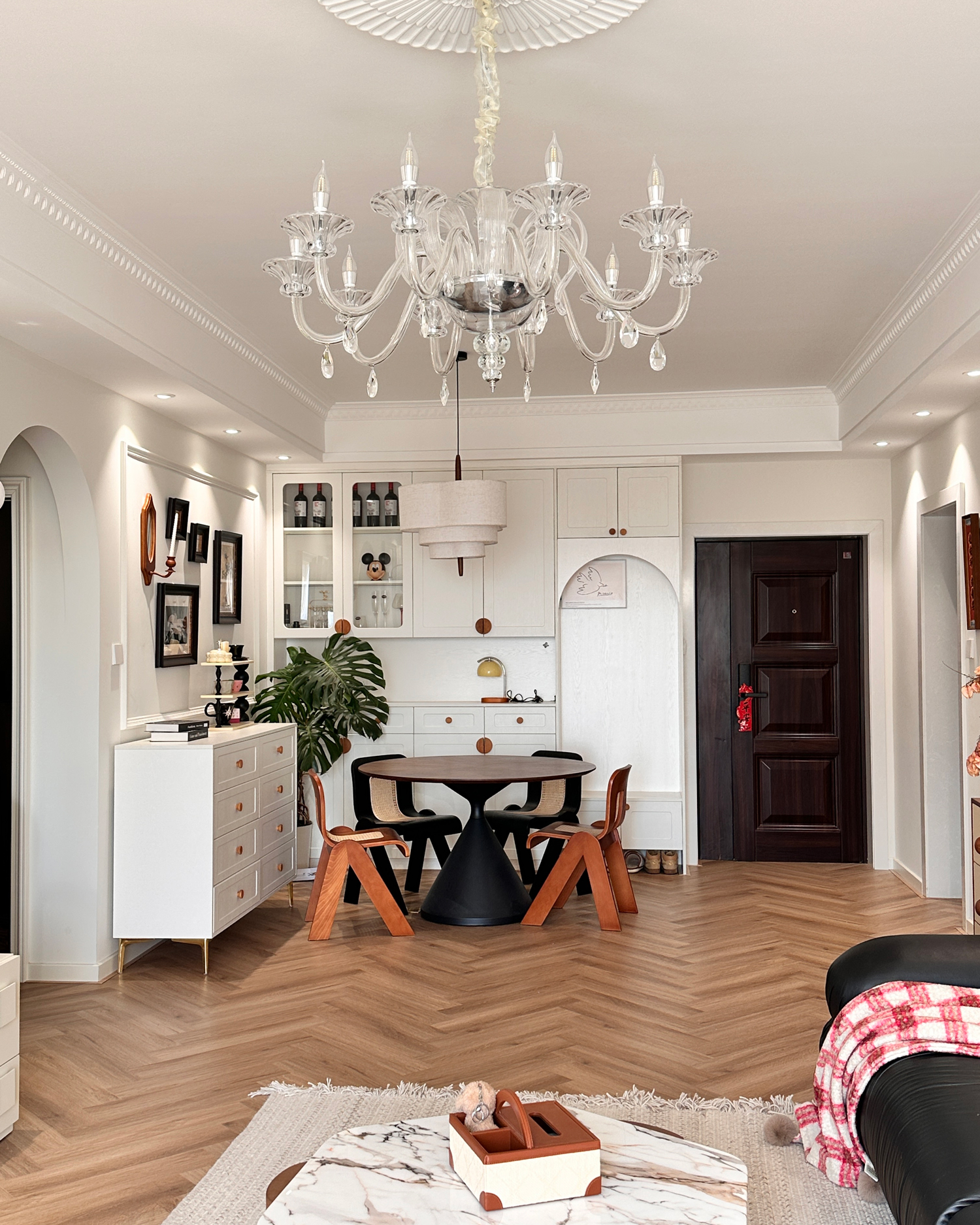 Chateau Lumiere Chandelier