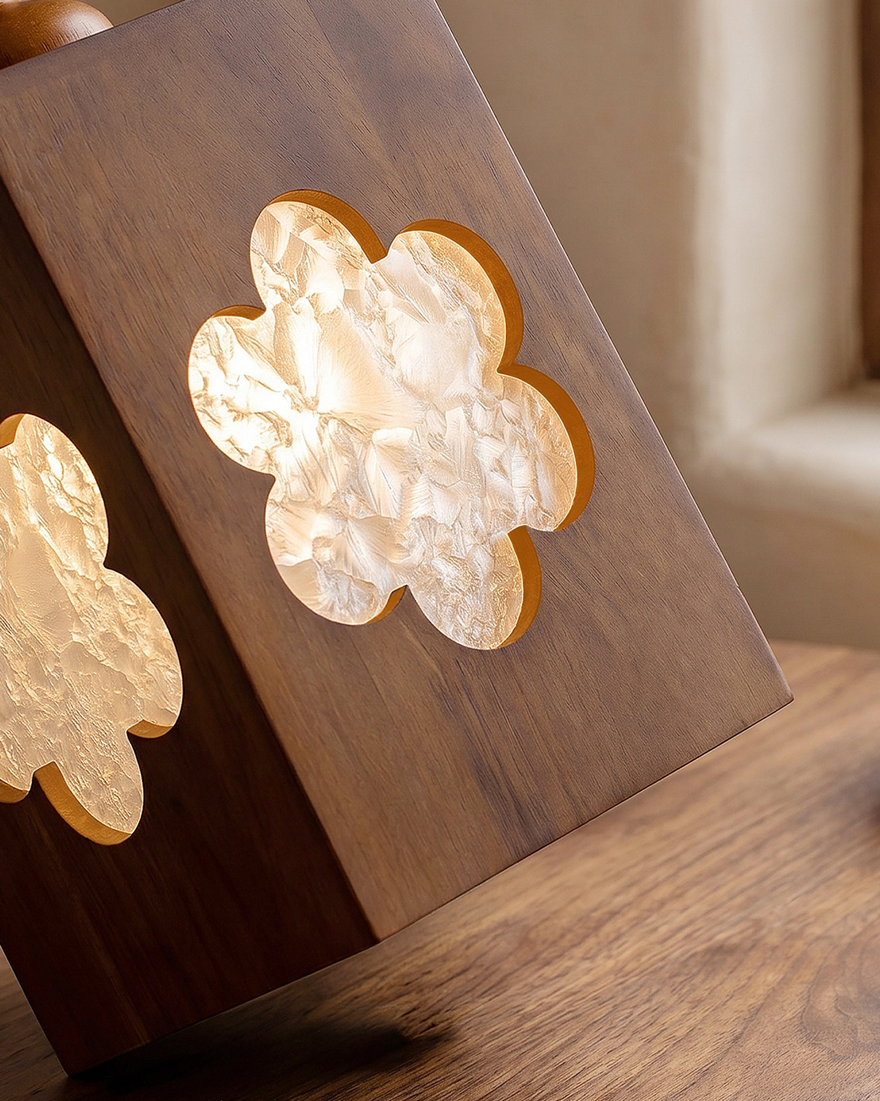 Clover Window Wooden Pendant Light