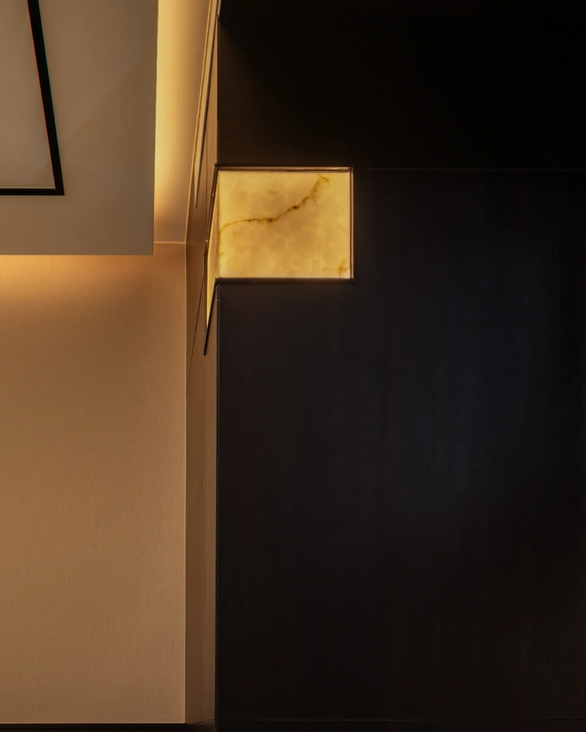 Corner Glow Alabaster Wall Light