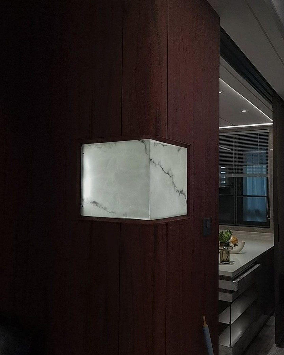 Corner Glow Alabaster Wall Light