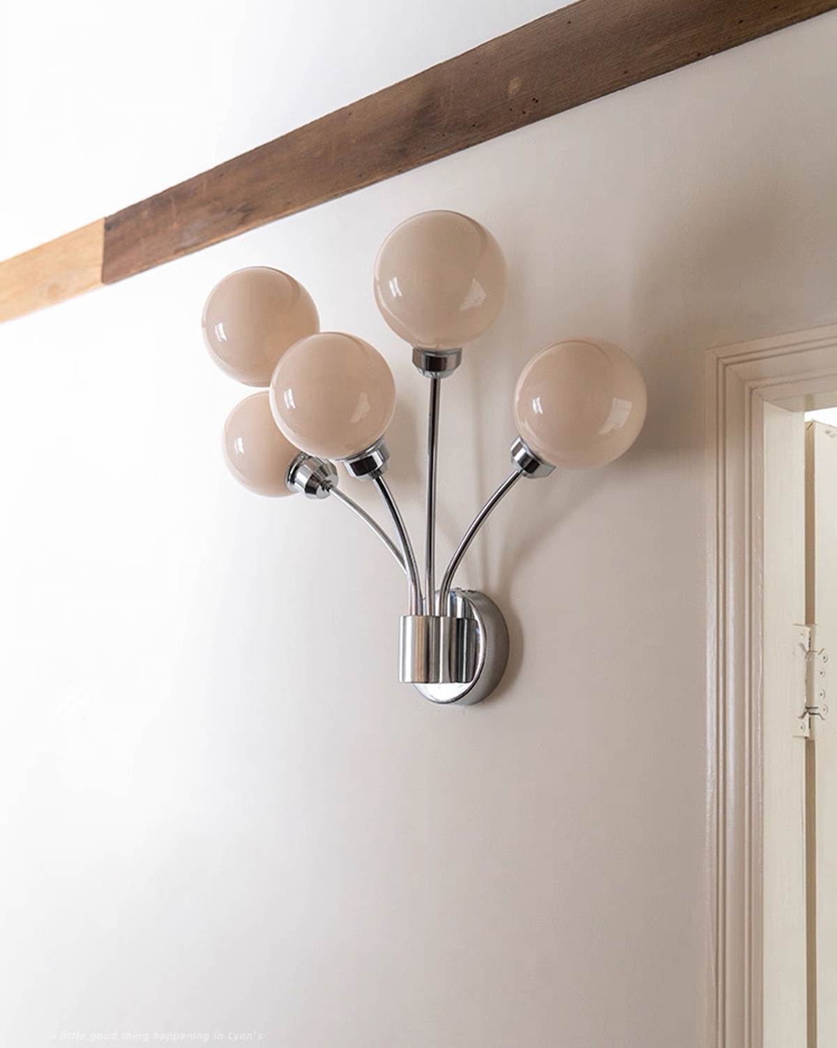 Creamy Balloon Cluster Wall Sconce