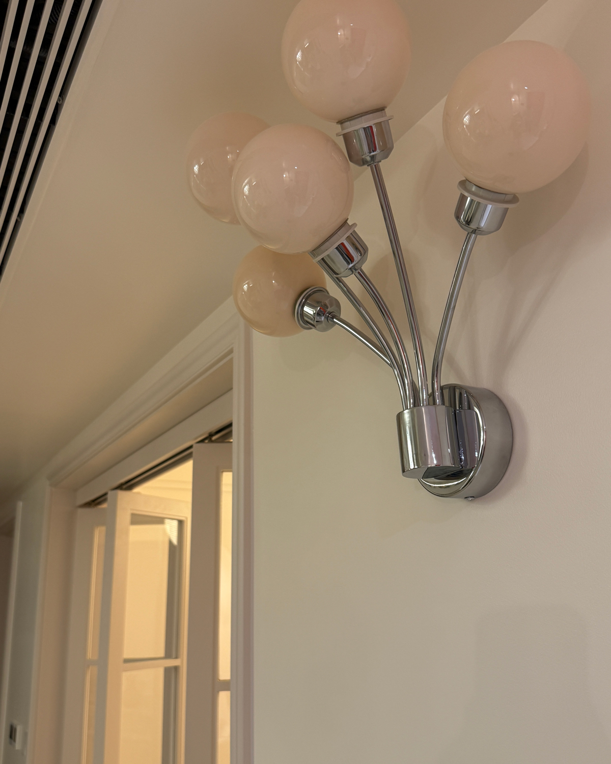 Creamy Balloon Cluster Wall Sconce