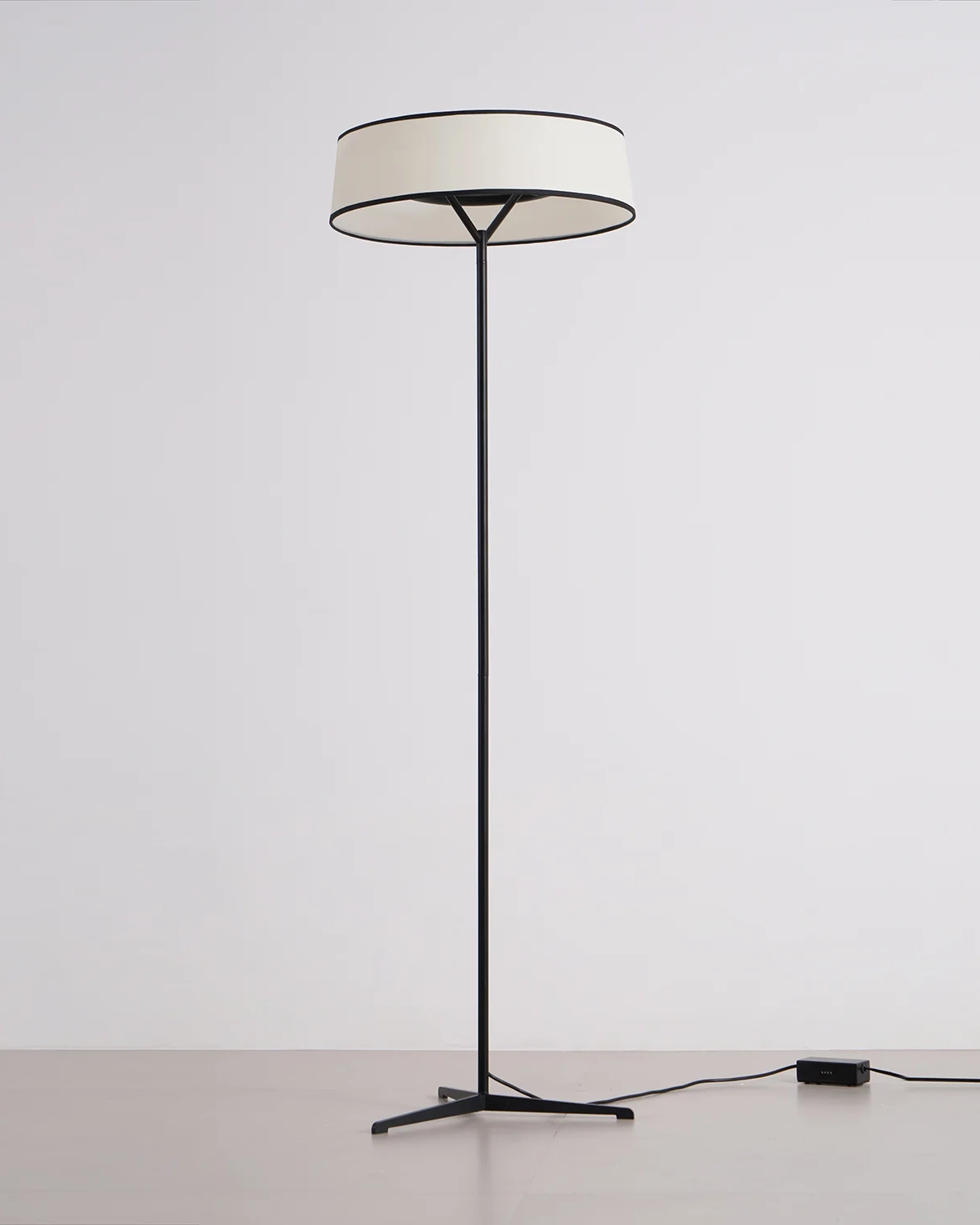 Dama Floor Lamp