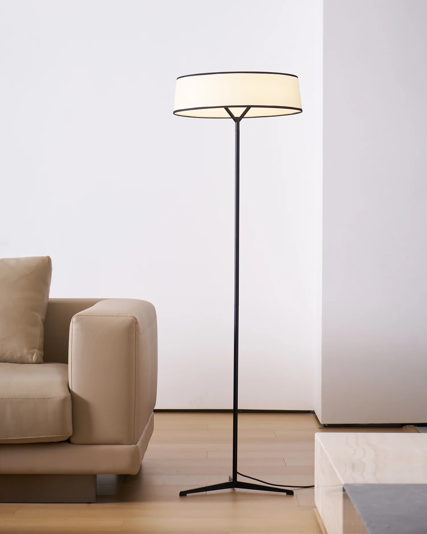 Dama Floor Lamp