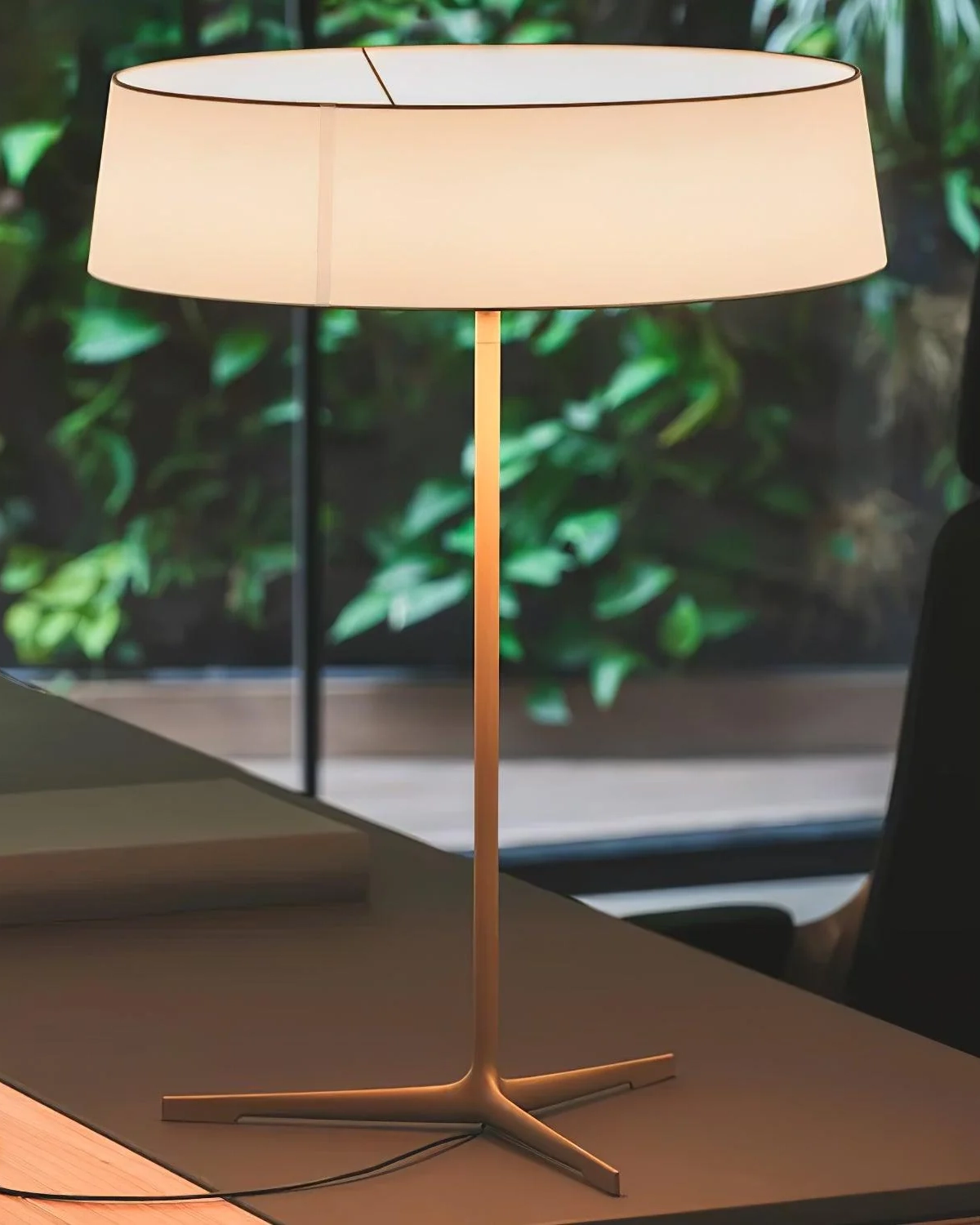 Dama Table Lamp