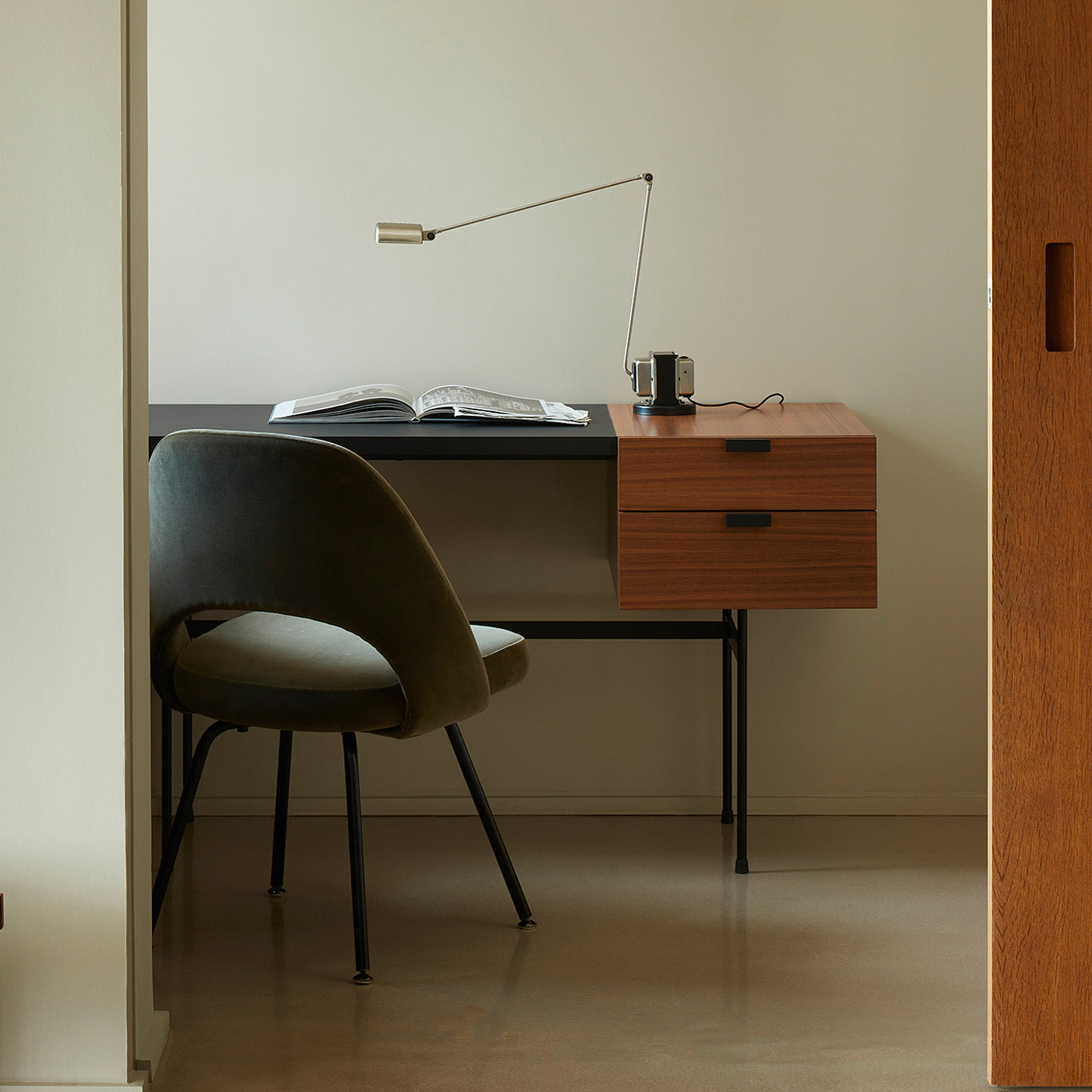 Daphines Table Lamp-elegalight